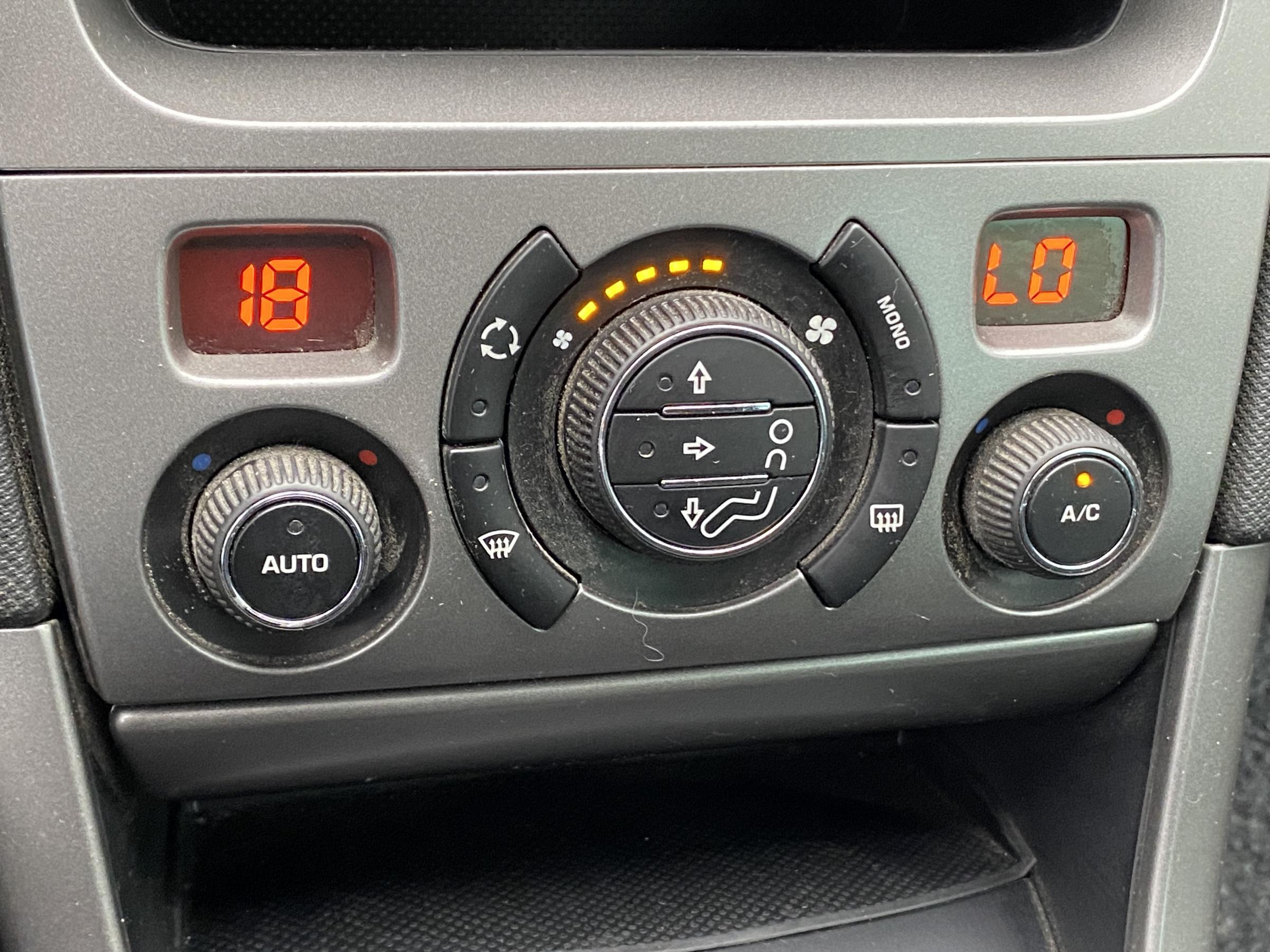 Peugeot 308, 2011 - pohled č. 15