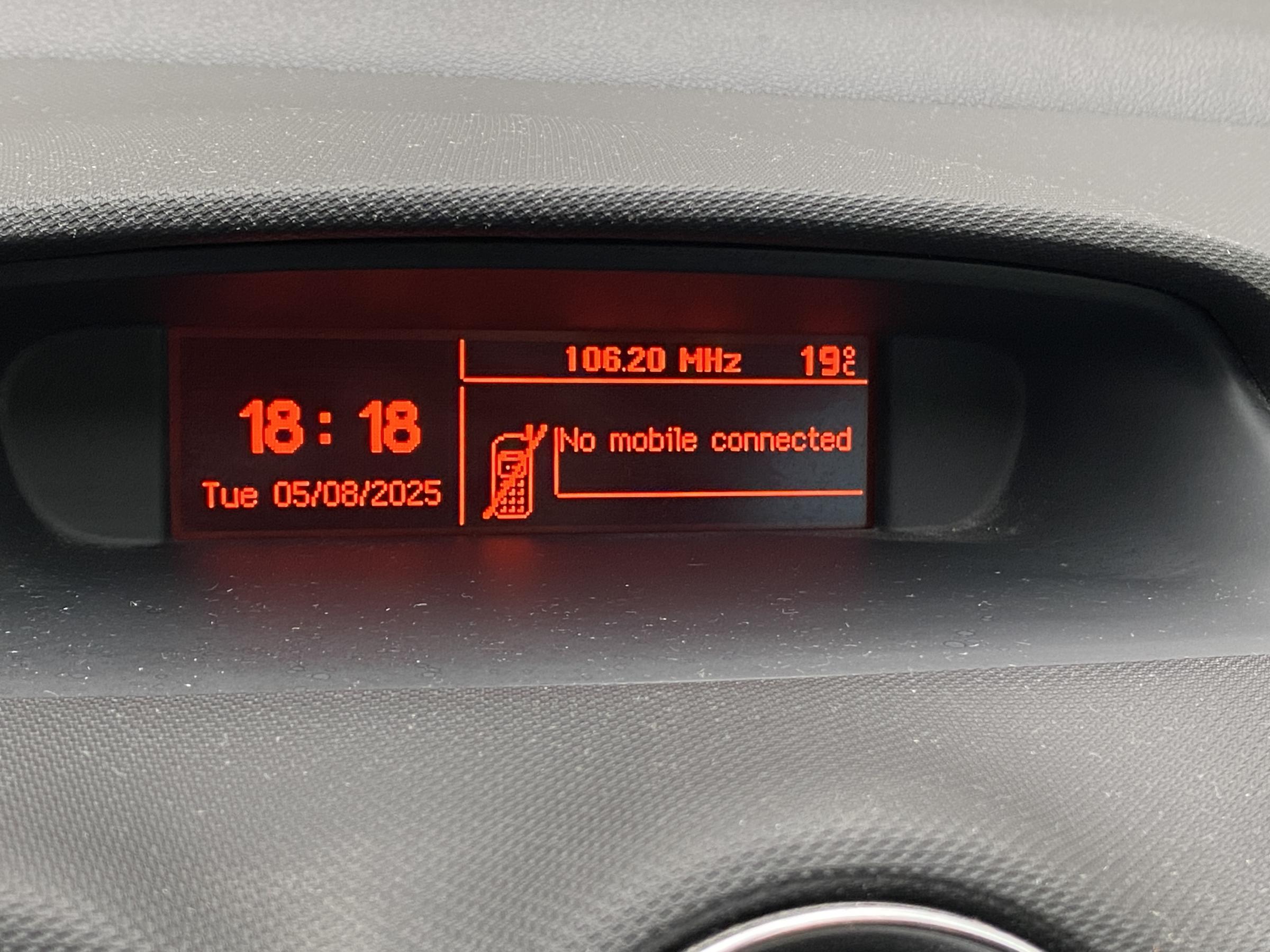 Peugeot 308, 2011 - pohled č. 17