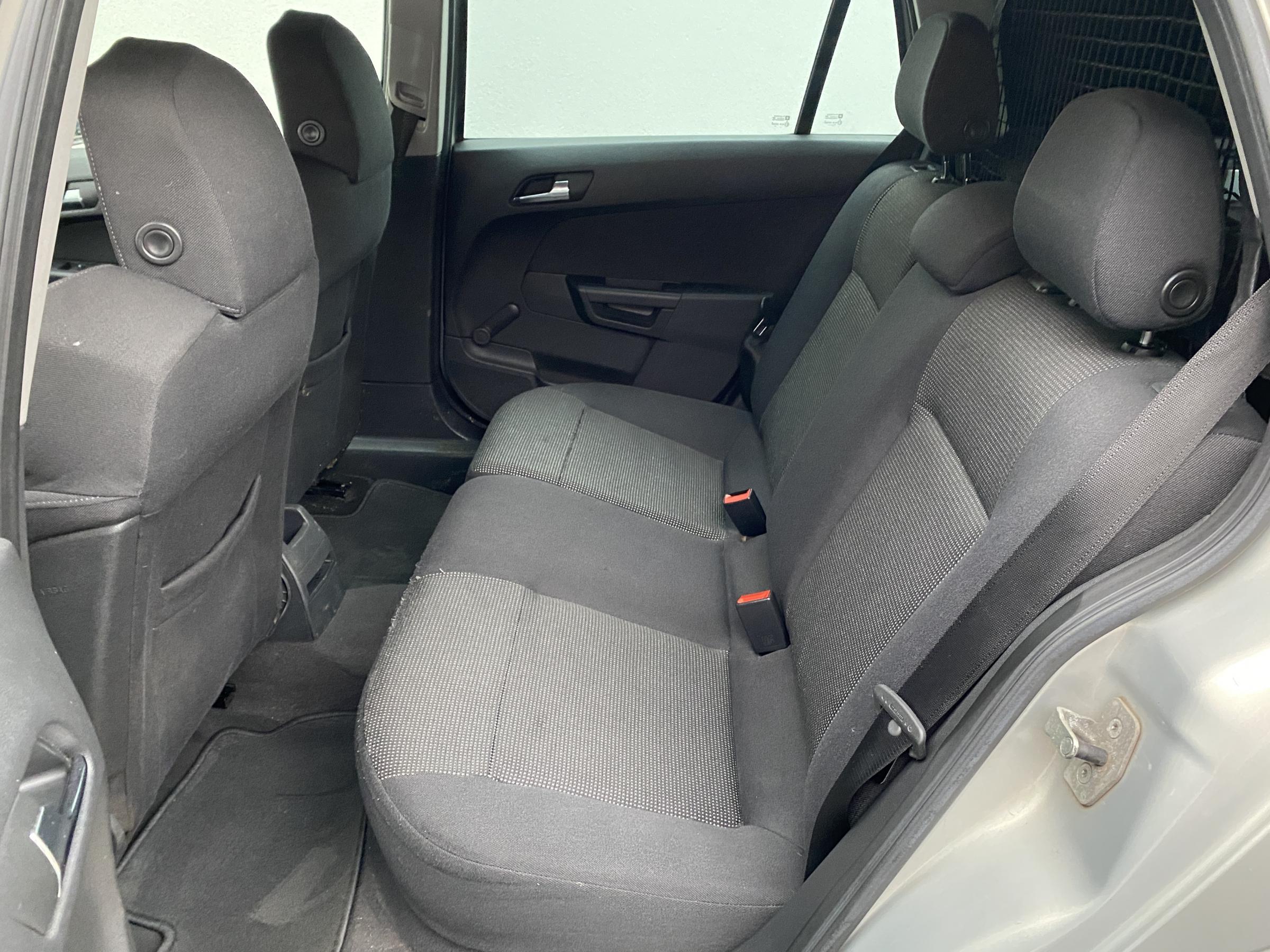Opel Astra, 2006 - pohled č. 10