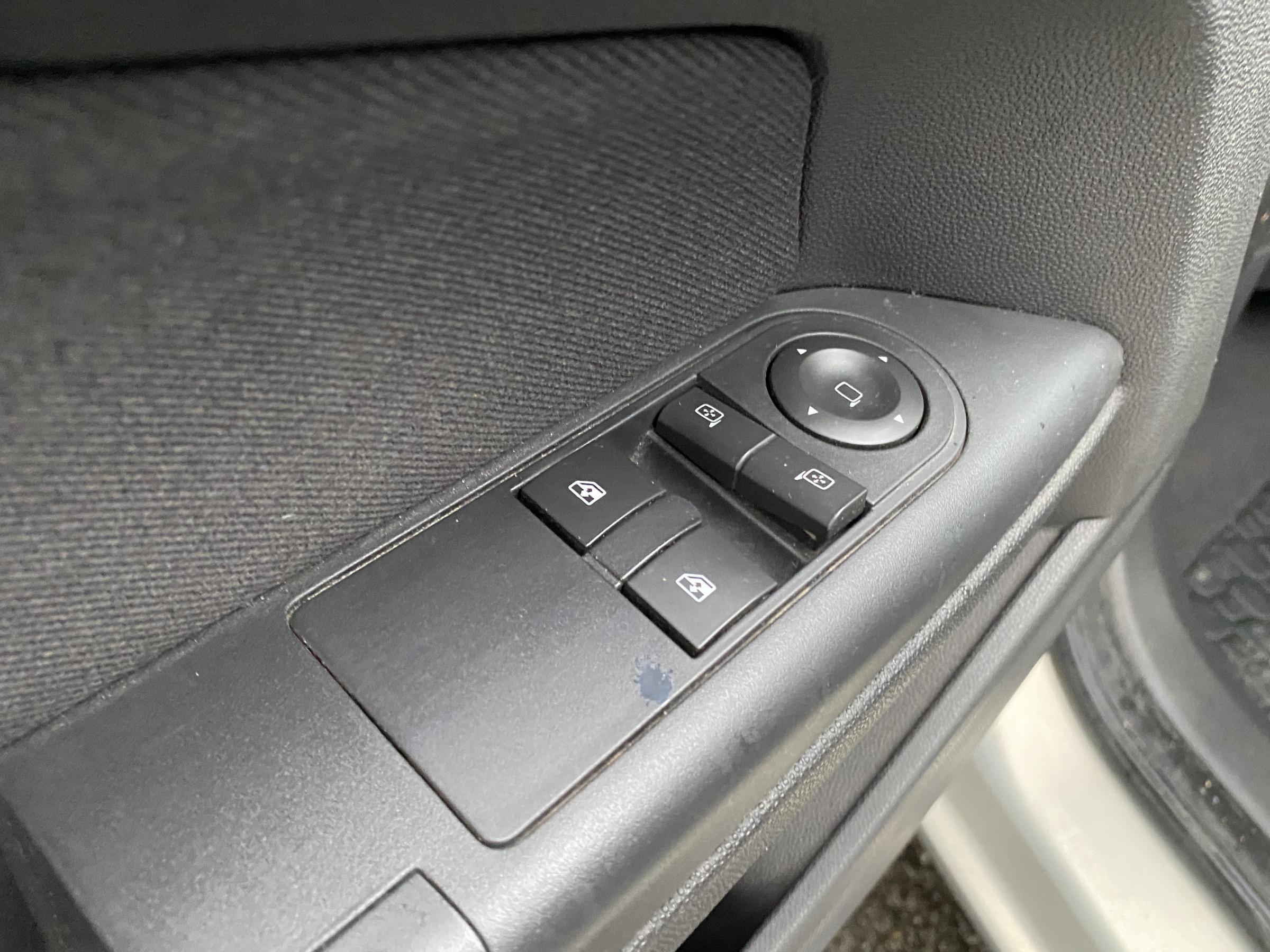 Opel Astra, 2006 - pohled č. 13