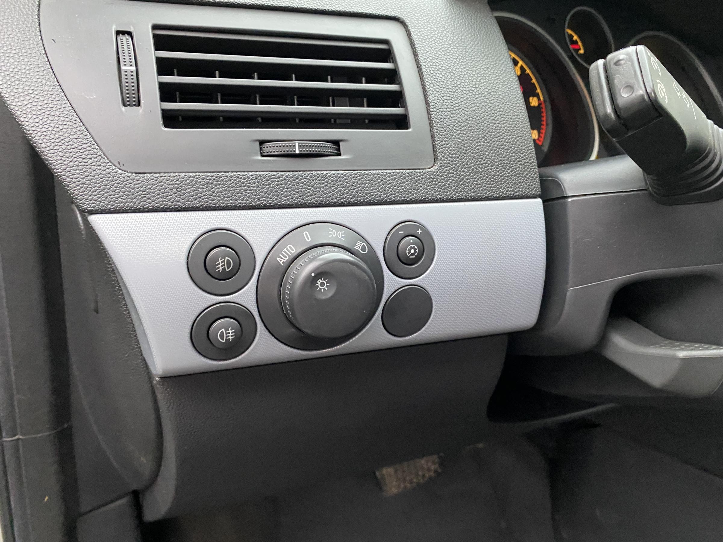 Opel Astra, 2006 - pohled č. 15