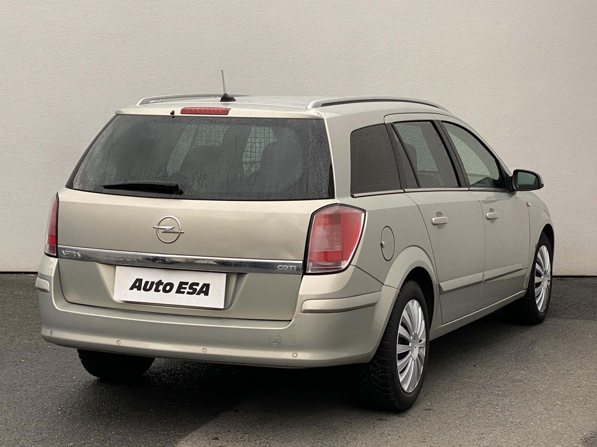 Opel Astra, 2006 - pohled č. 4