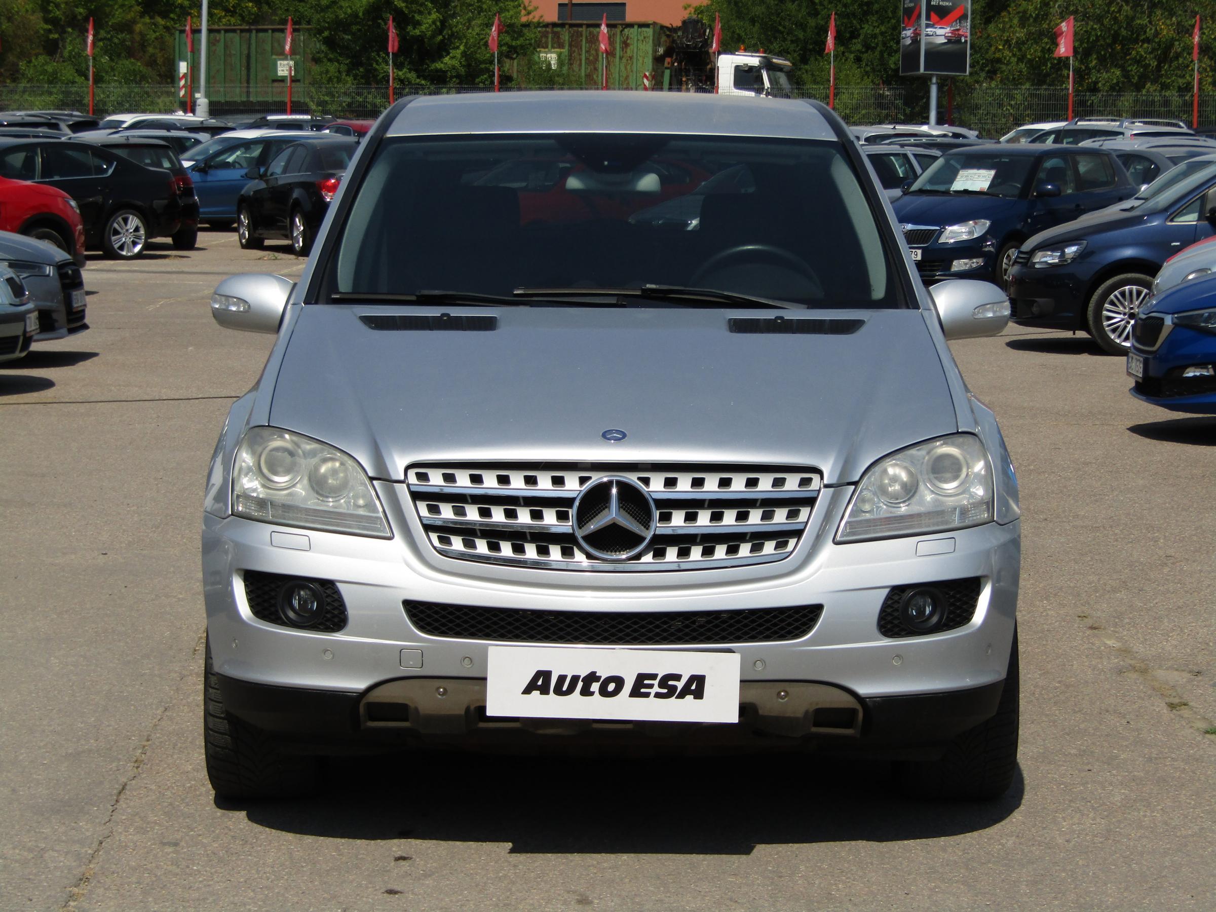 Mercedes-Benz Třída M, 2005 - pohled č. 2