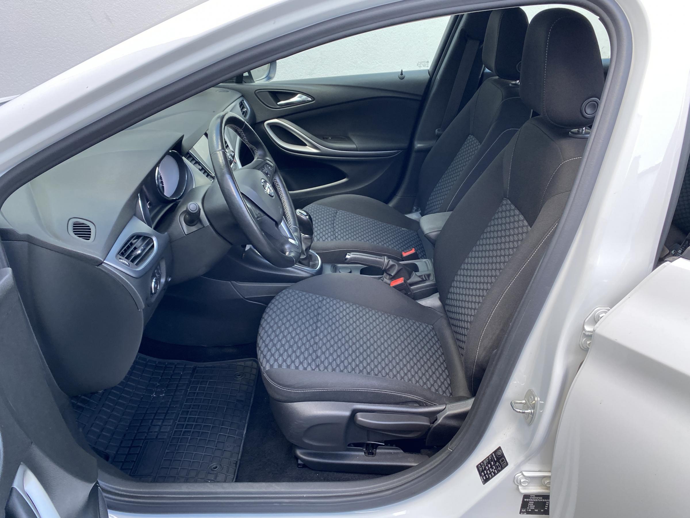 Opel Astra, 2018 - pohled č. 13