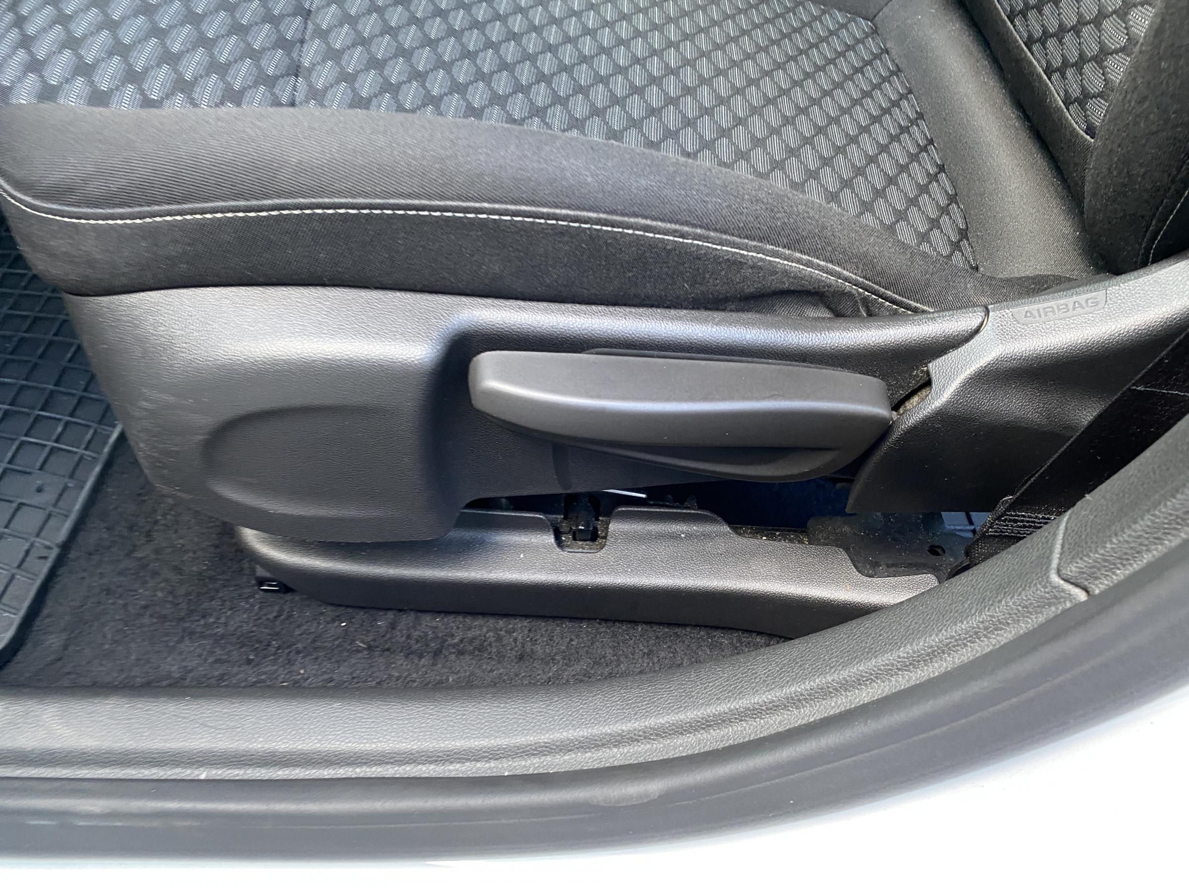 Opel Astra, 2018 - pohled č. 16