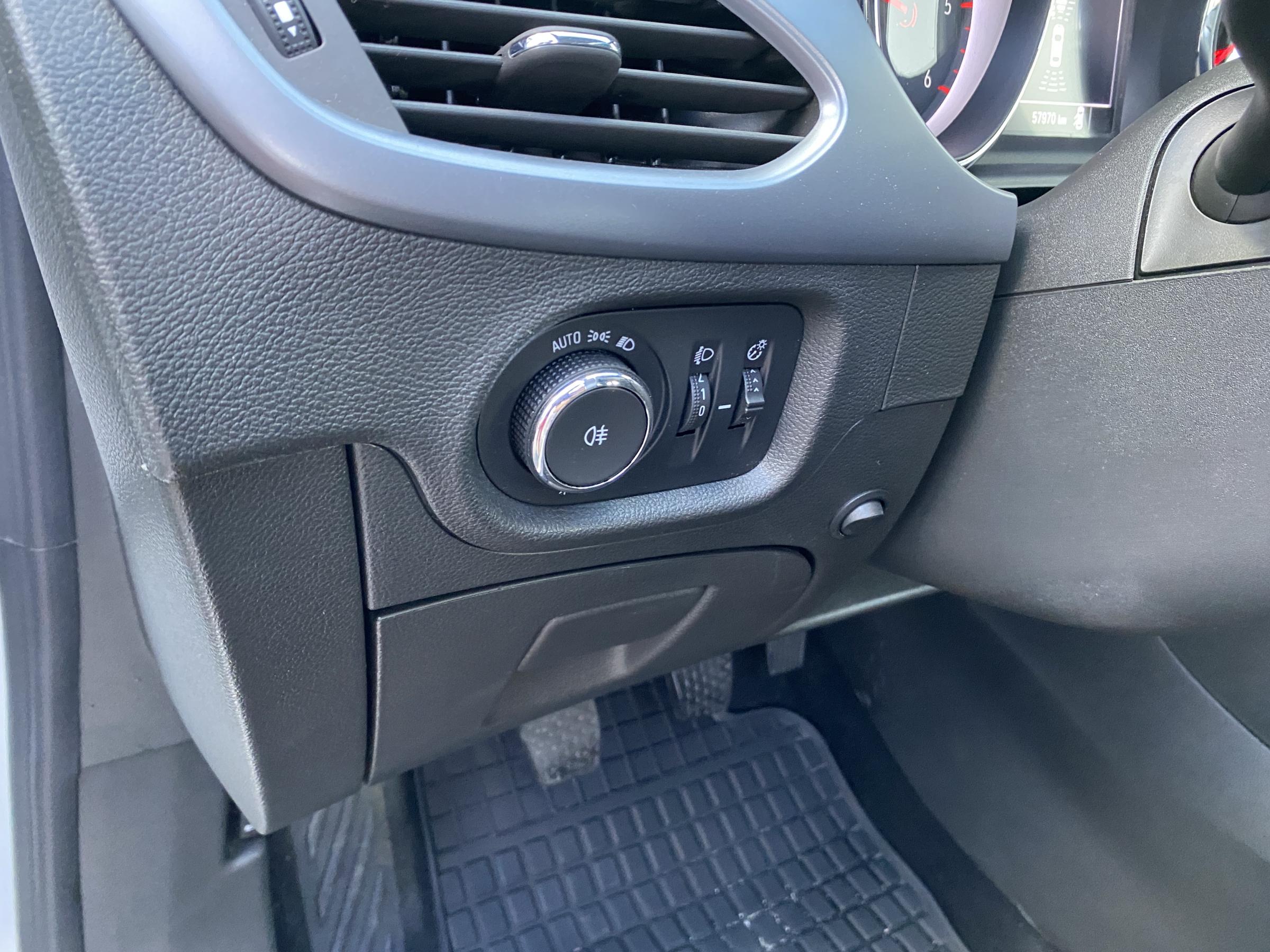 Opel Astra, 2018 - pohled č. 17