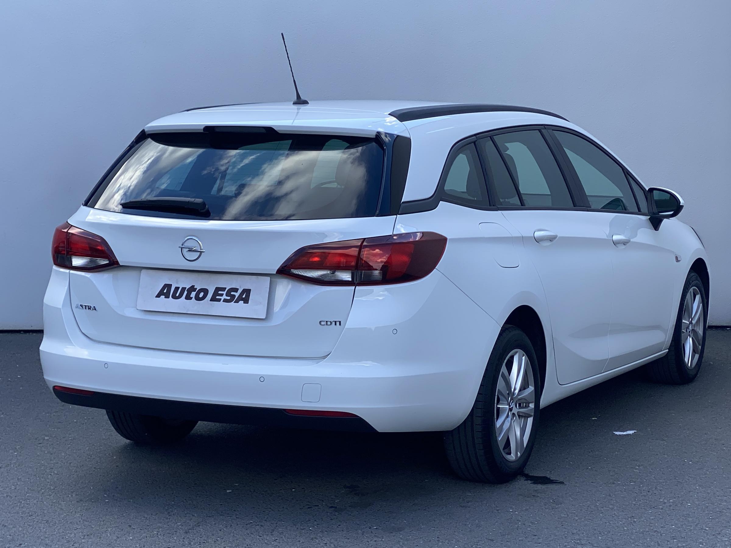 Opel Astra, 2018 - pohled č. 4