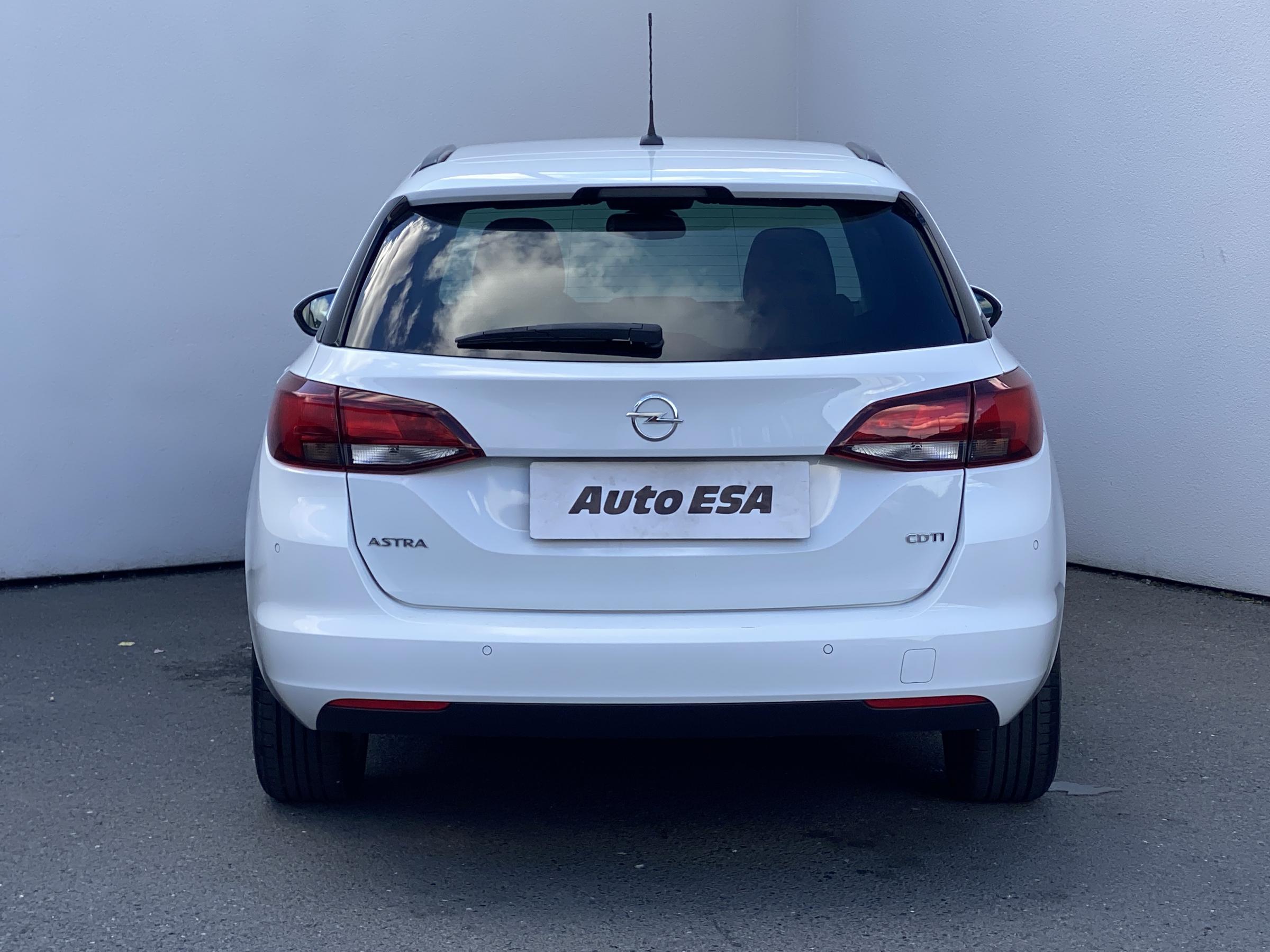 Opel Astra, 2018 - pohled č. 5
