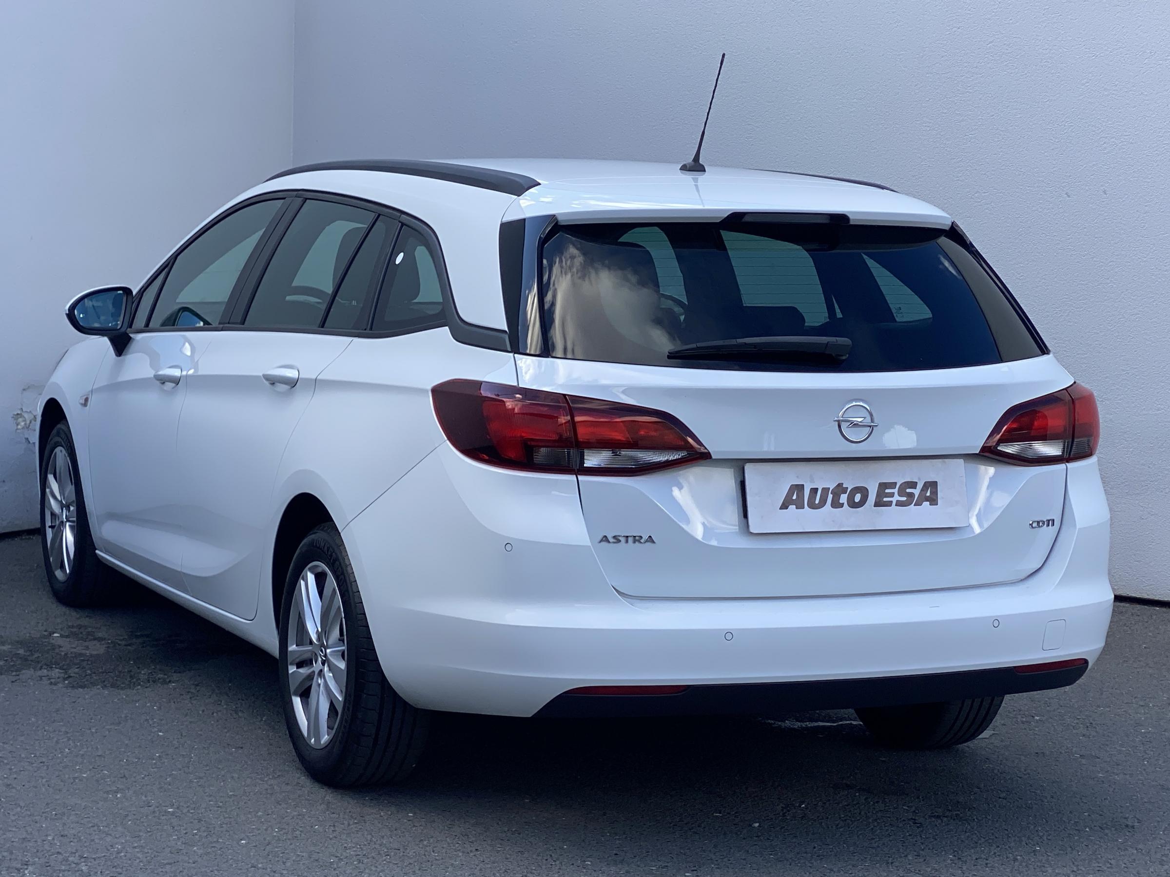 Opel Astra, 2018 - pohled č. 6