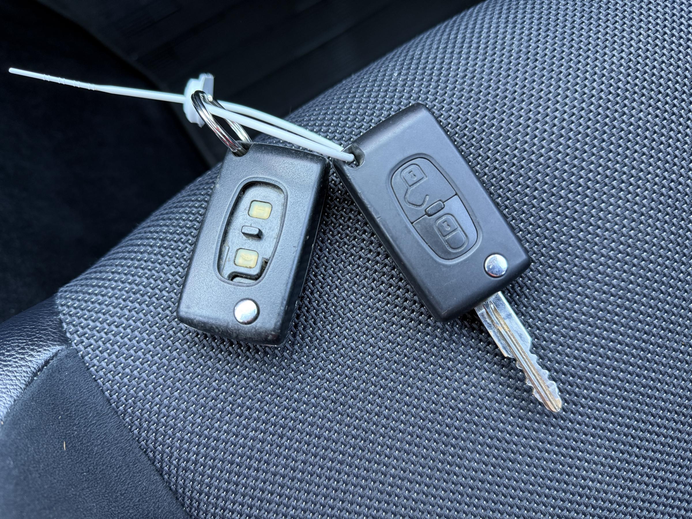 Peugeot 4007, 2007 - pohled č. 16