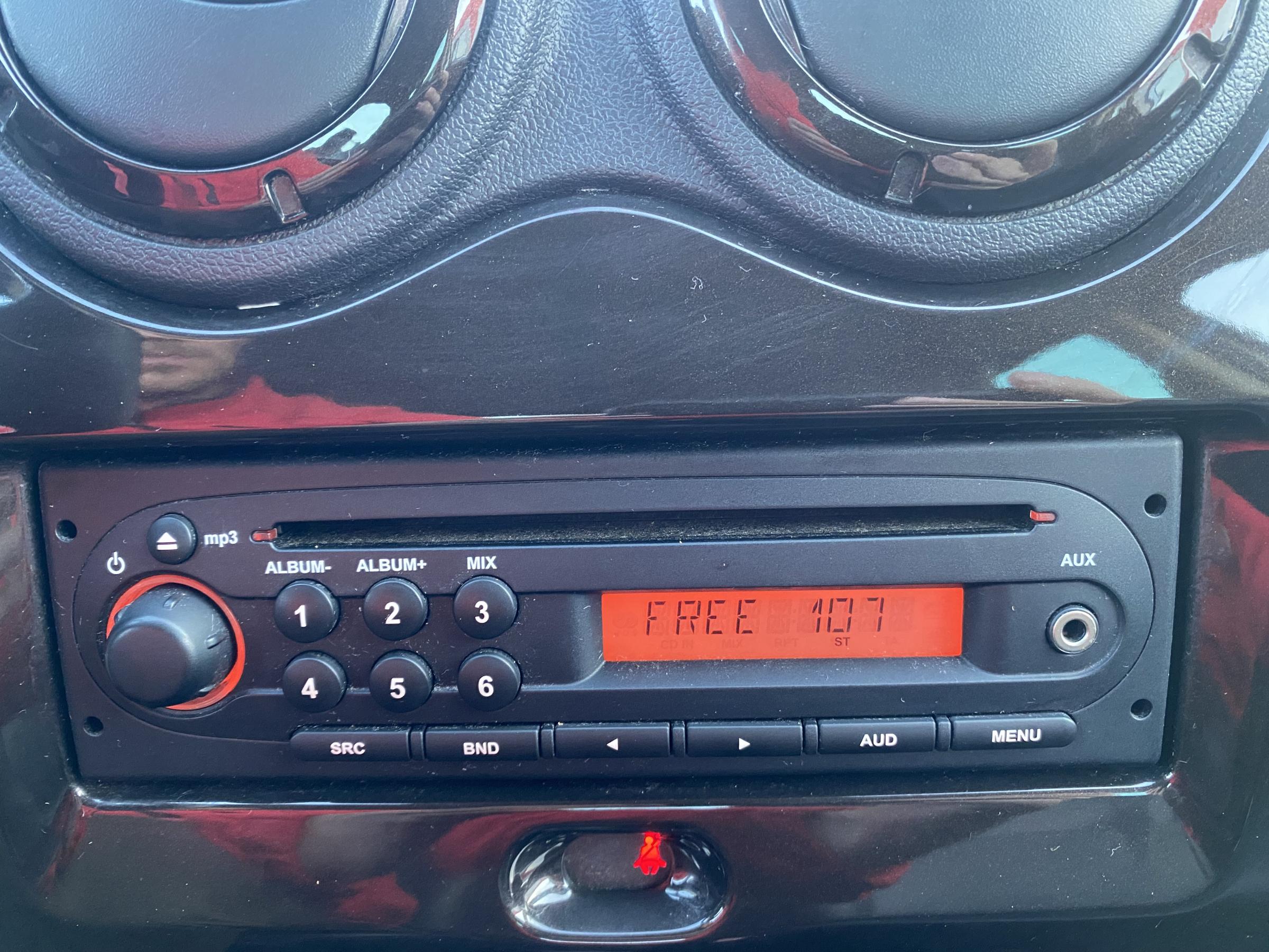 Dacia Duster, 2011 - pohled č. 12