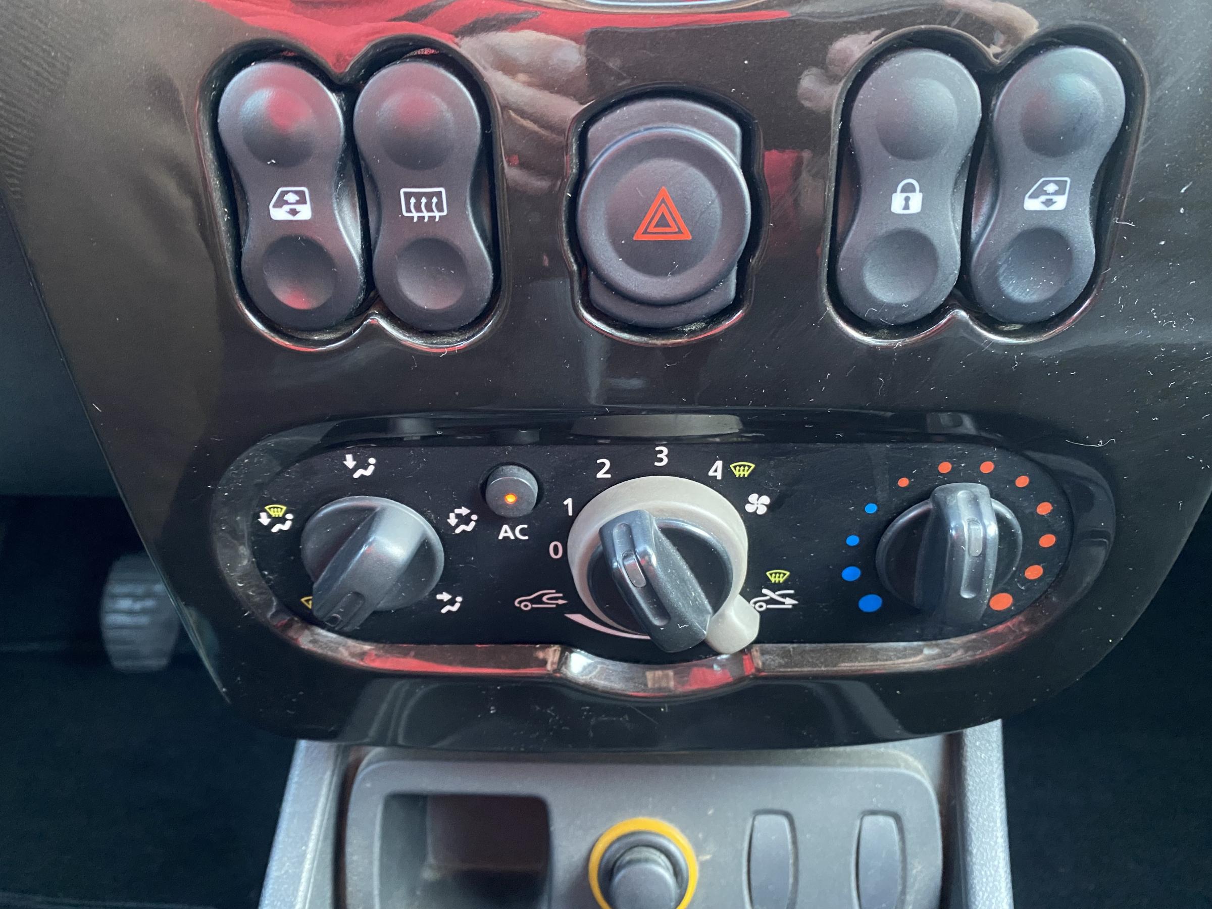 Dacia Duster, 2011 - pohled č. 13