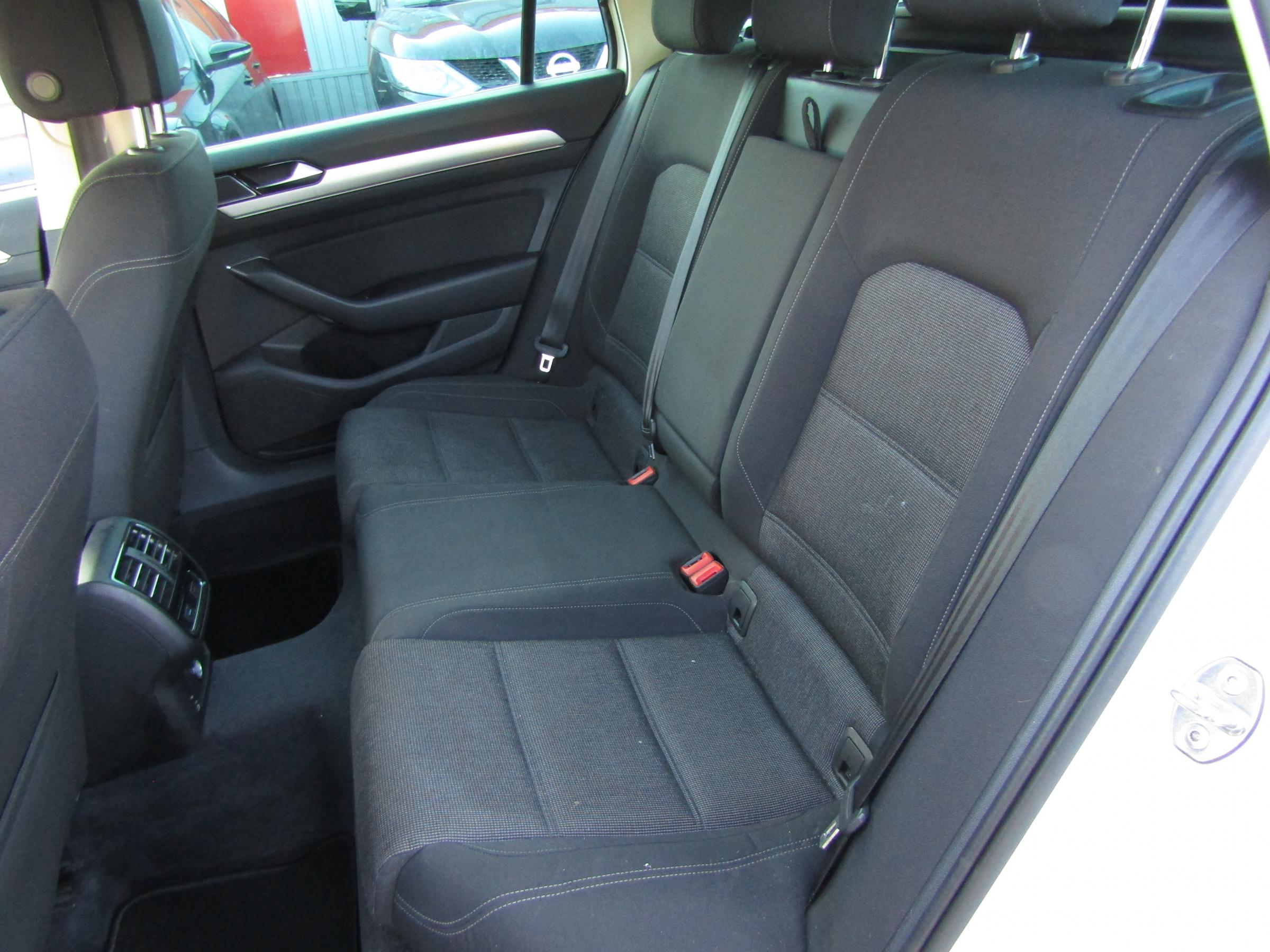 Volkswagen Passat, 2018 - pohled č. 10