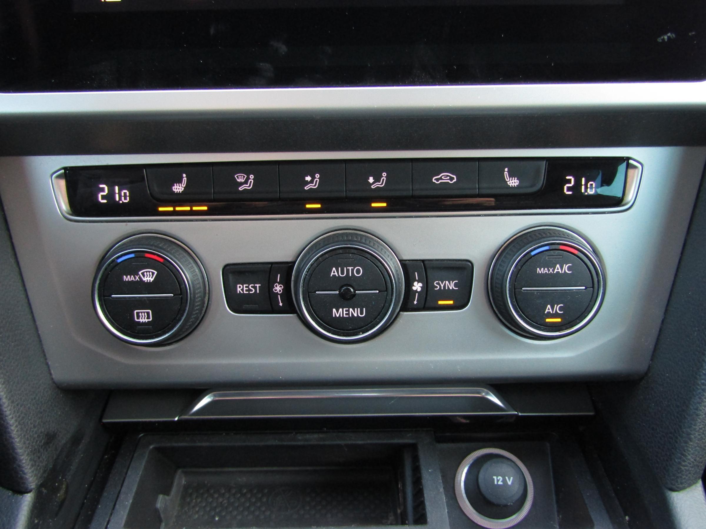 Volkswagen Passat, 2018 - pohled č. 18