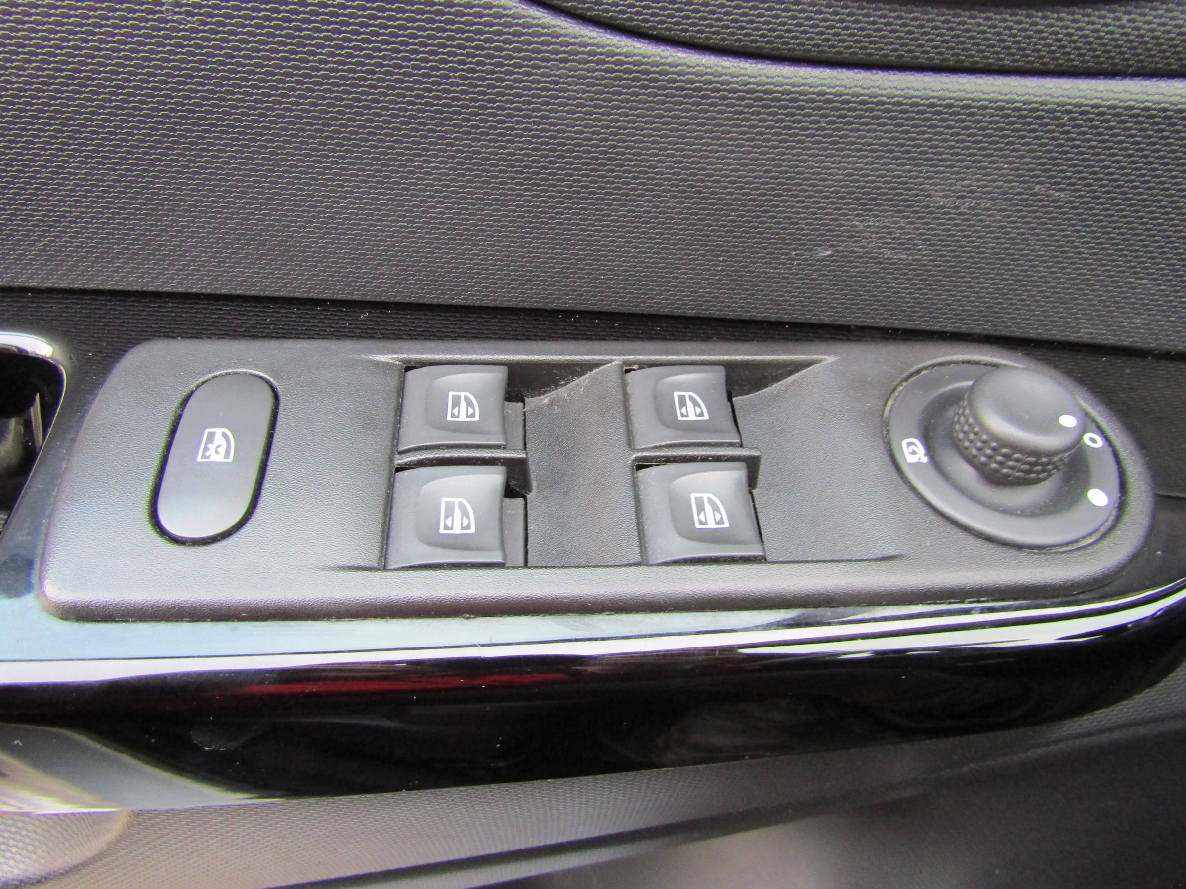 Renault Captur, 2015 - pohled č. 14