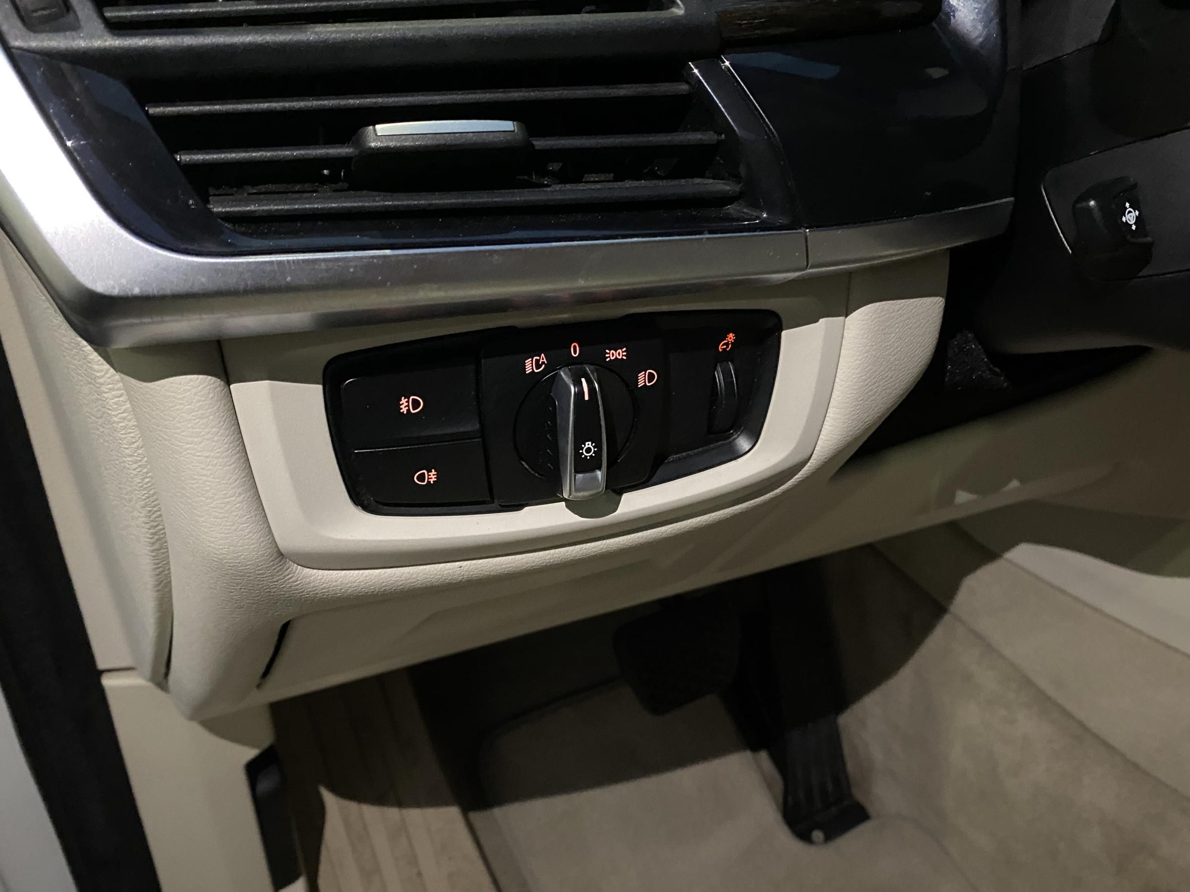 BMW X5, 2015 - pohled č. 15