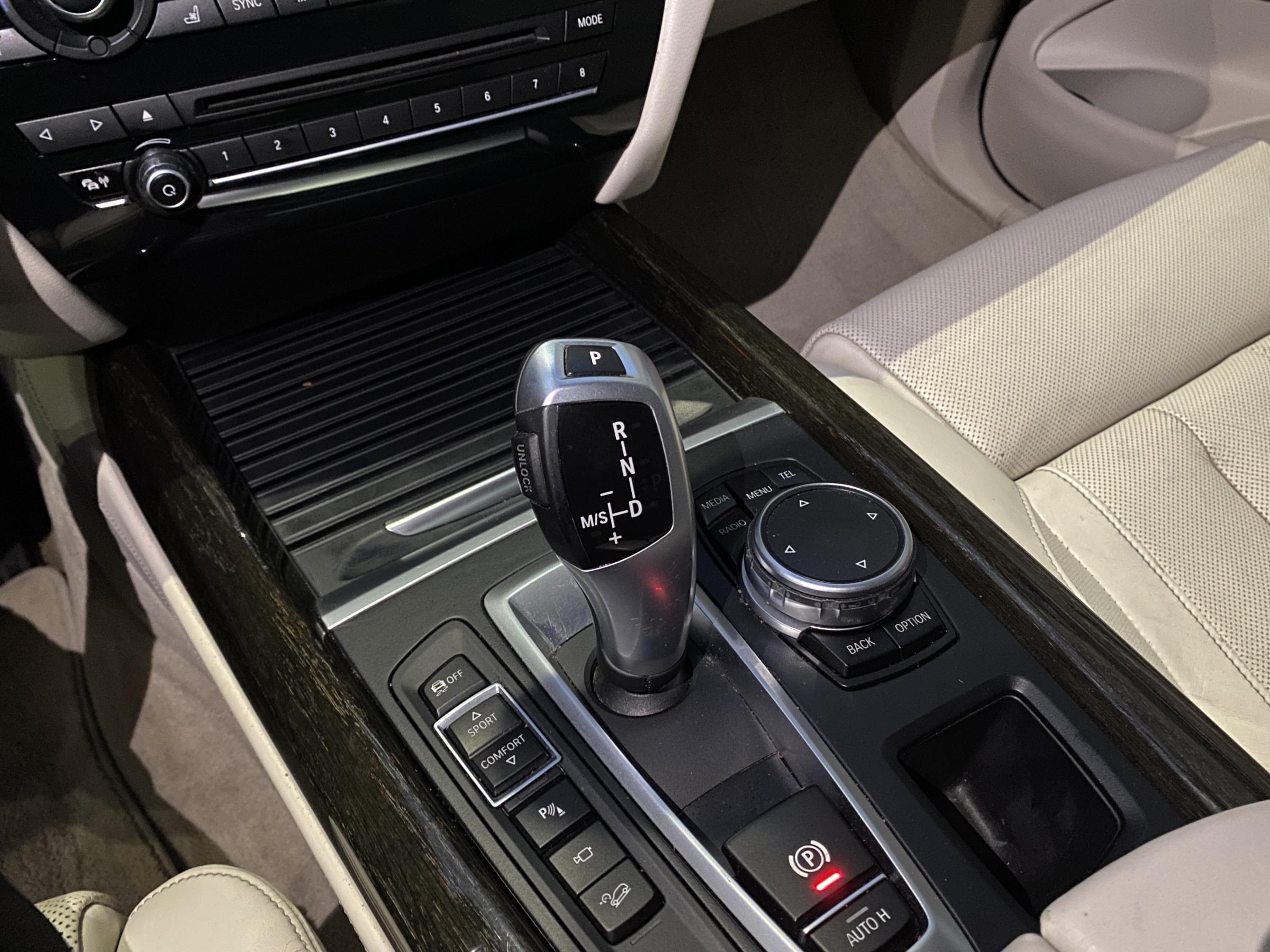 BMW X5, 2015 - pohled č. 16