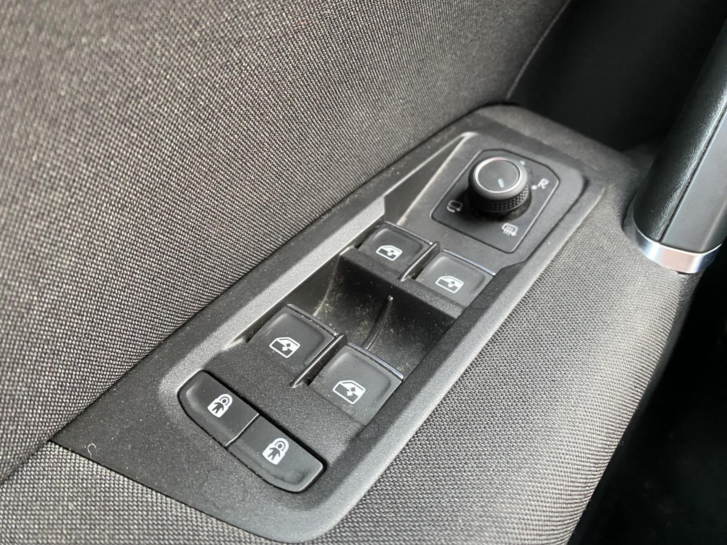 Volkswagen Touran, 2017 - pohled č. 11