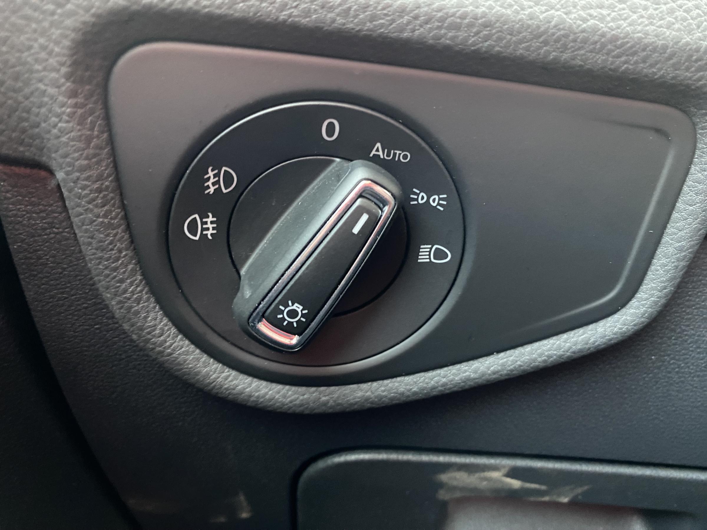 Volkswagen Touran, 2017 - pohled č. 12