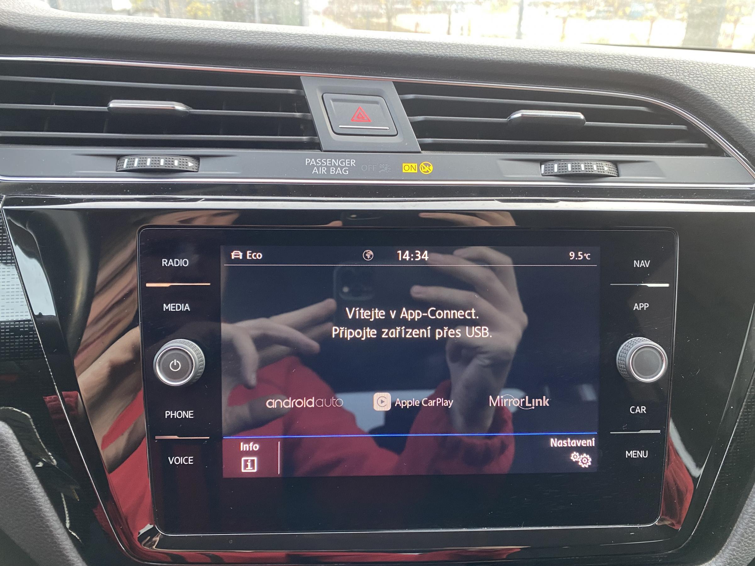 Volkswagen Touran, 2017 - pohled č. 16