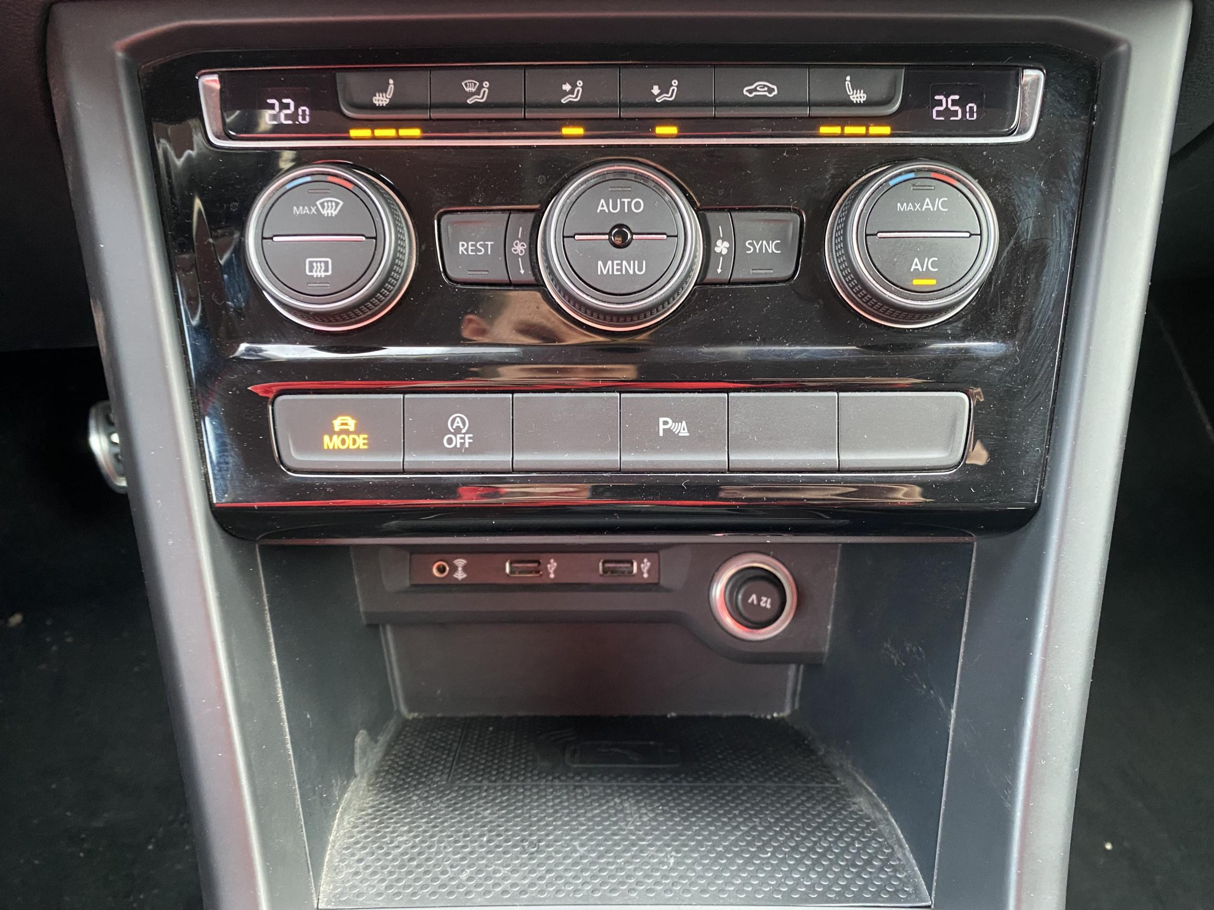 Volkswagen Touran, 2017 - pohled č. 20