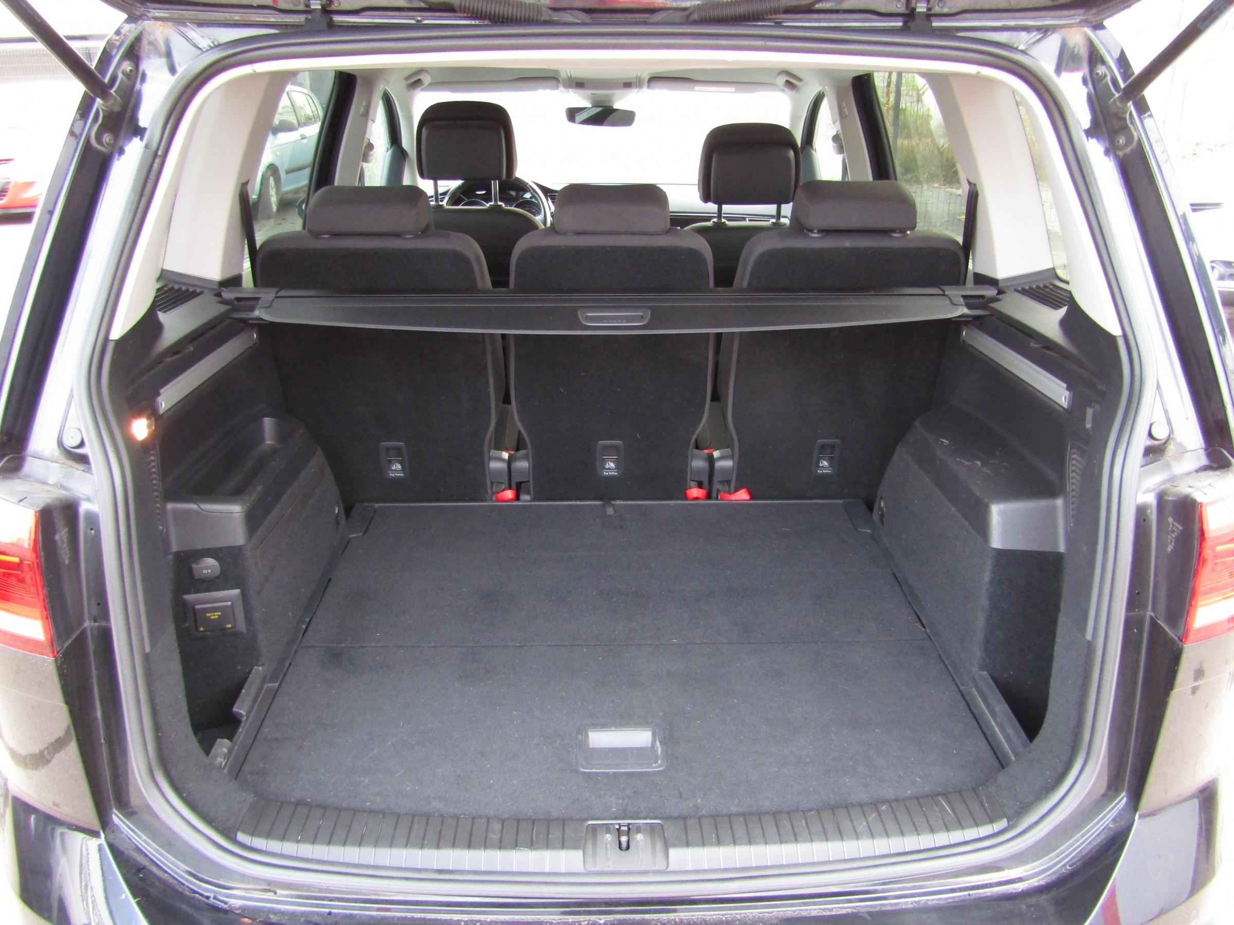 Volkswagen Touran, 2017 - pohled č. 7