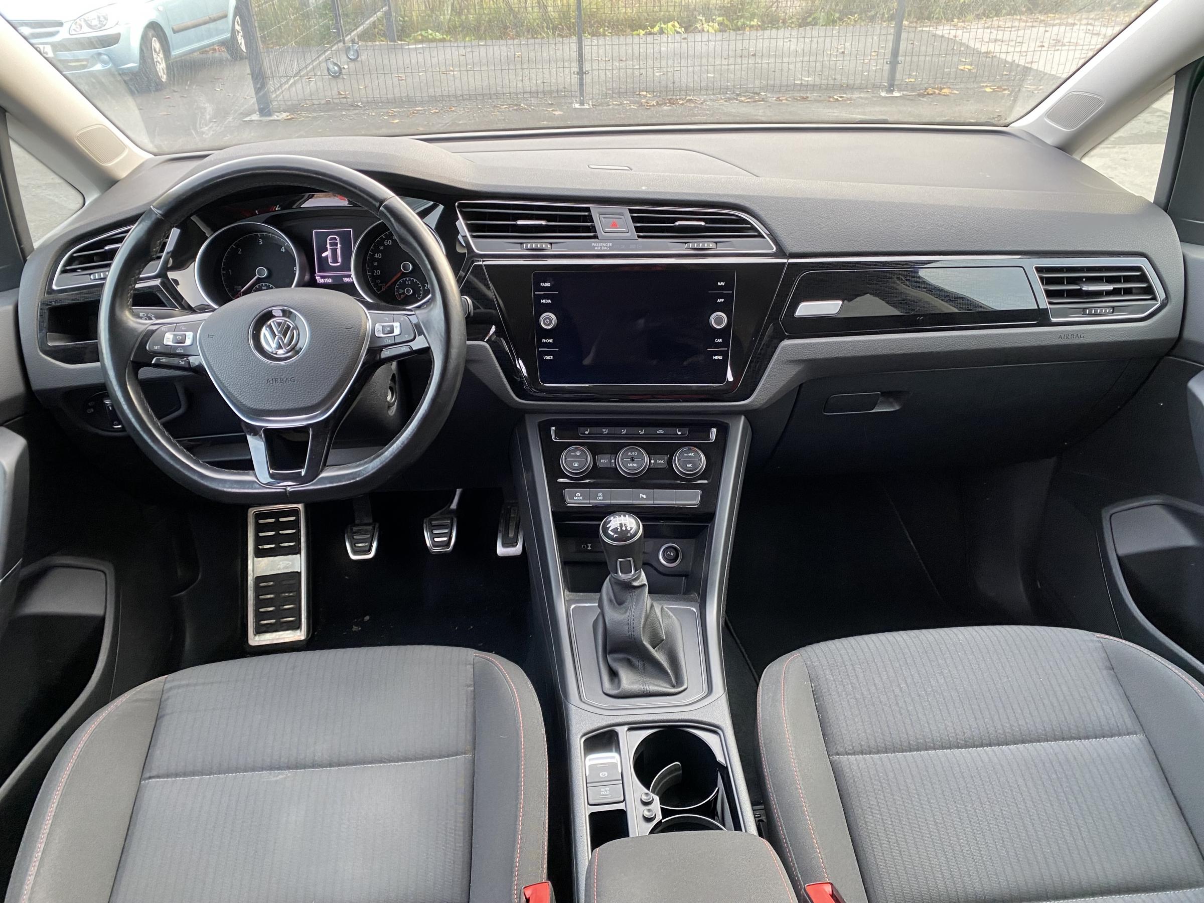 Volkswagen Touran, 2017 - pohled č. 8