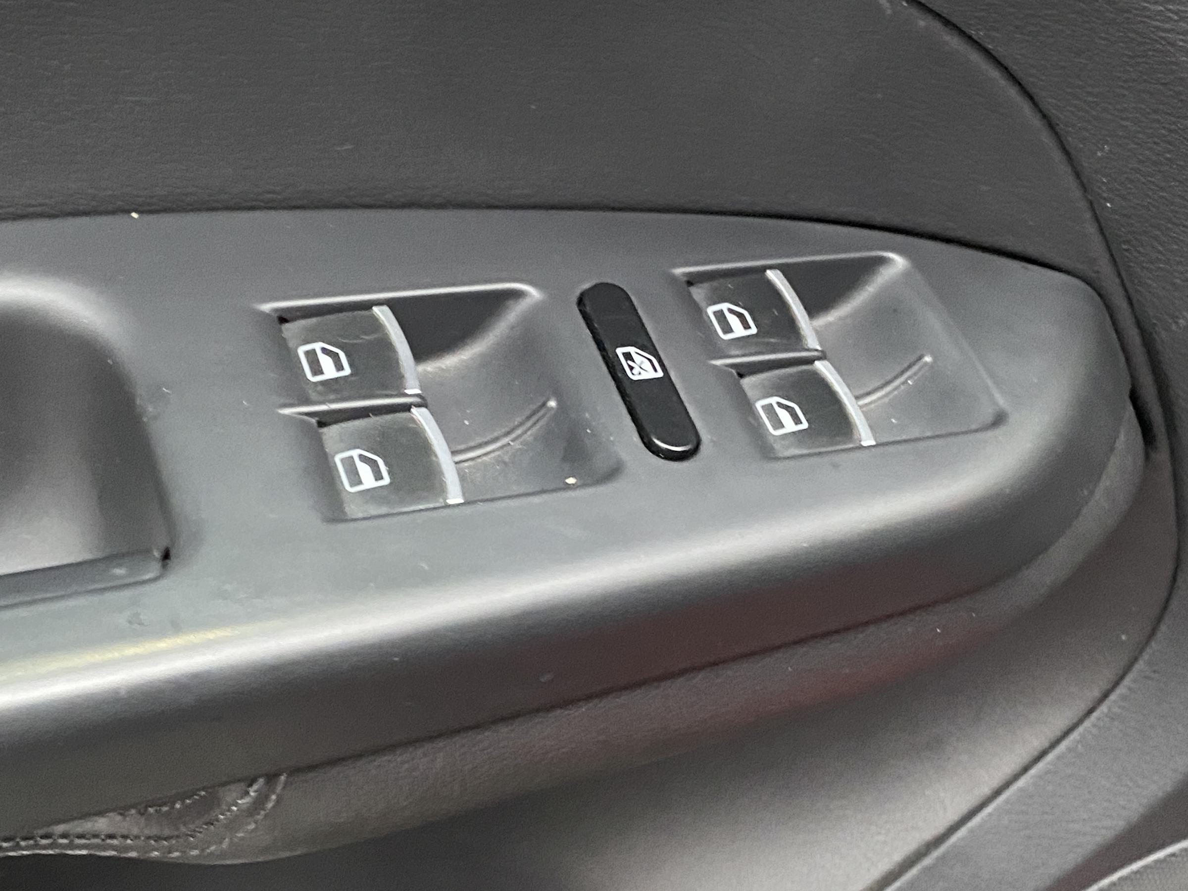 Volkswagen Touran, 2010 - pohled č. 11