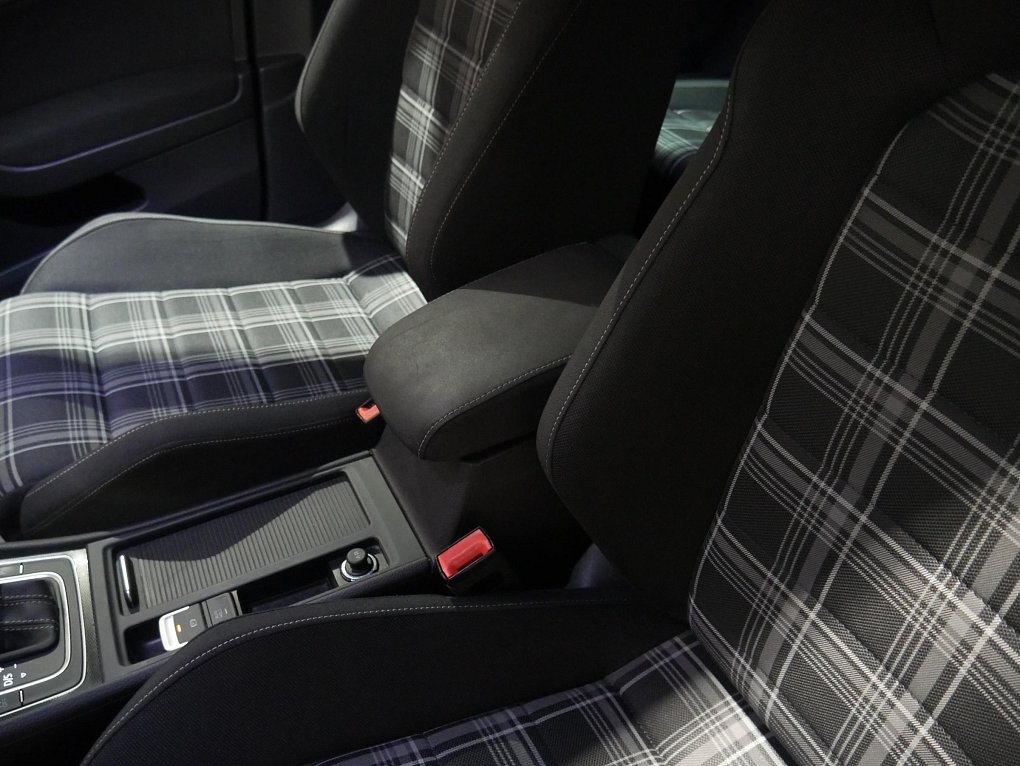 Volkswagen Golf 2.0 TDi GTD