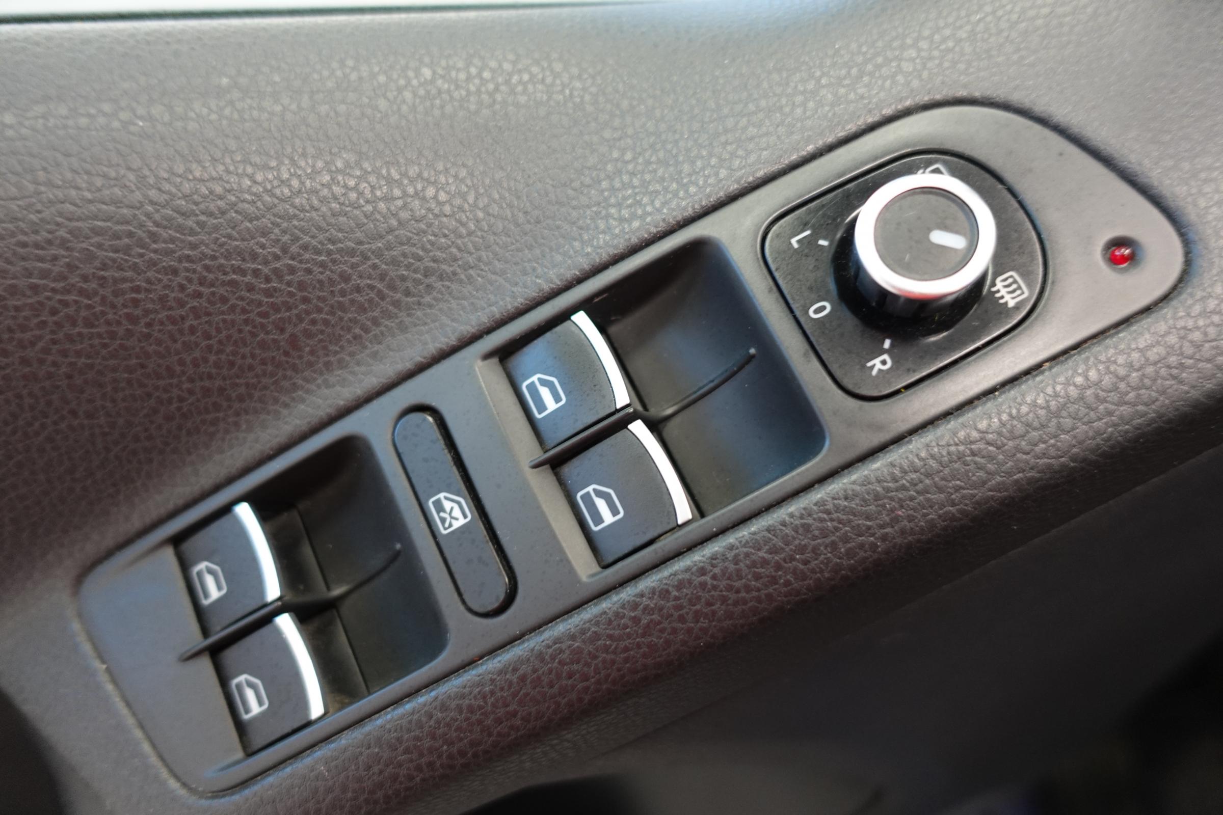 Volkswagen Tiguan, 2010 - pohled č. 13