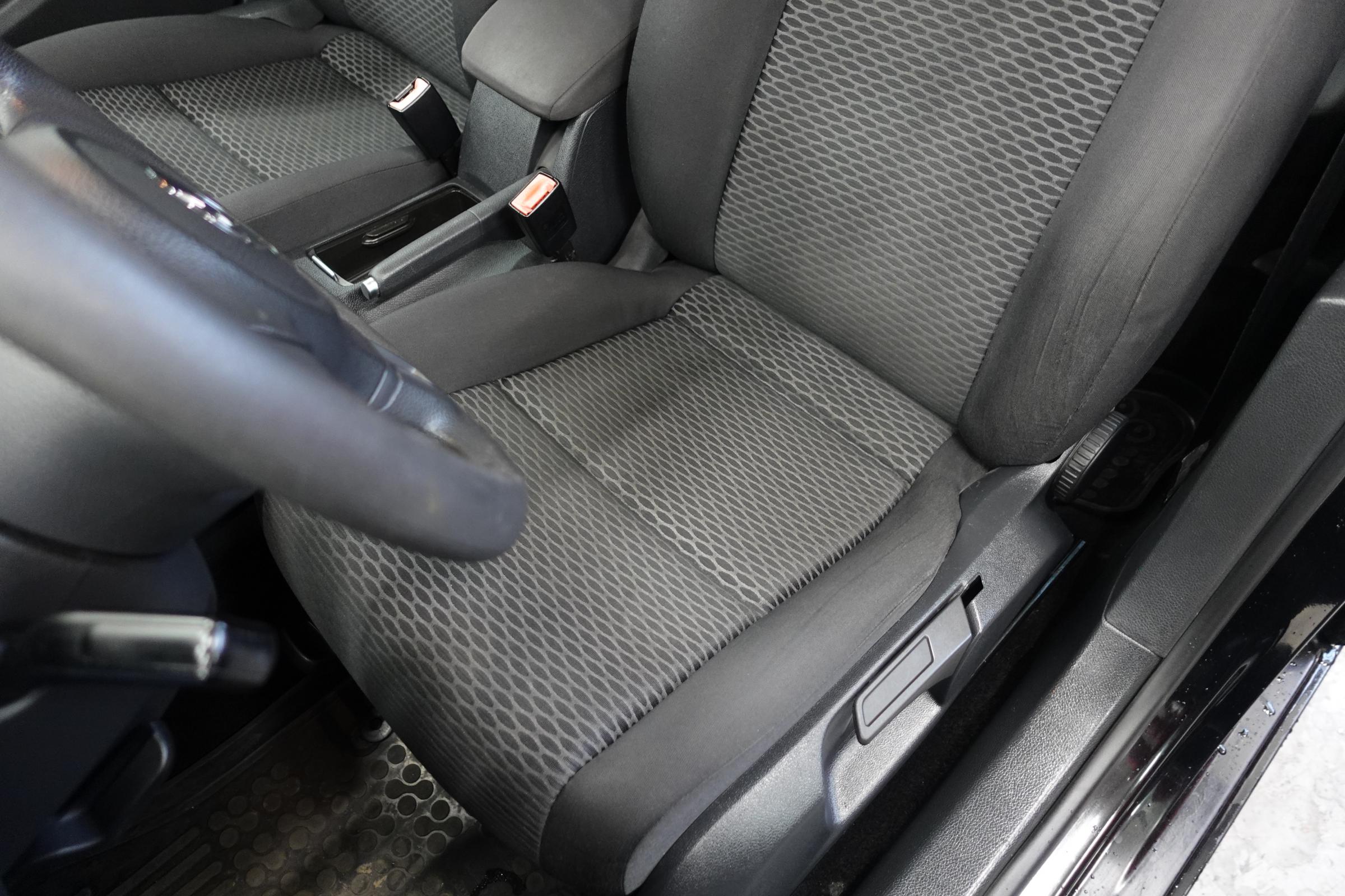 Volkswagen Golf, 2009 - pohled č. 9