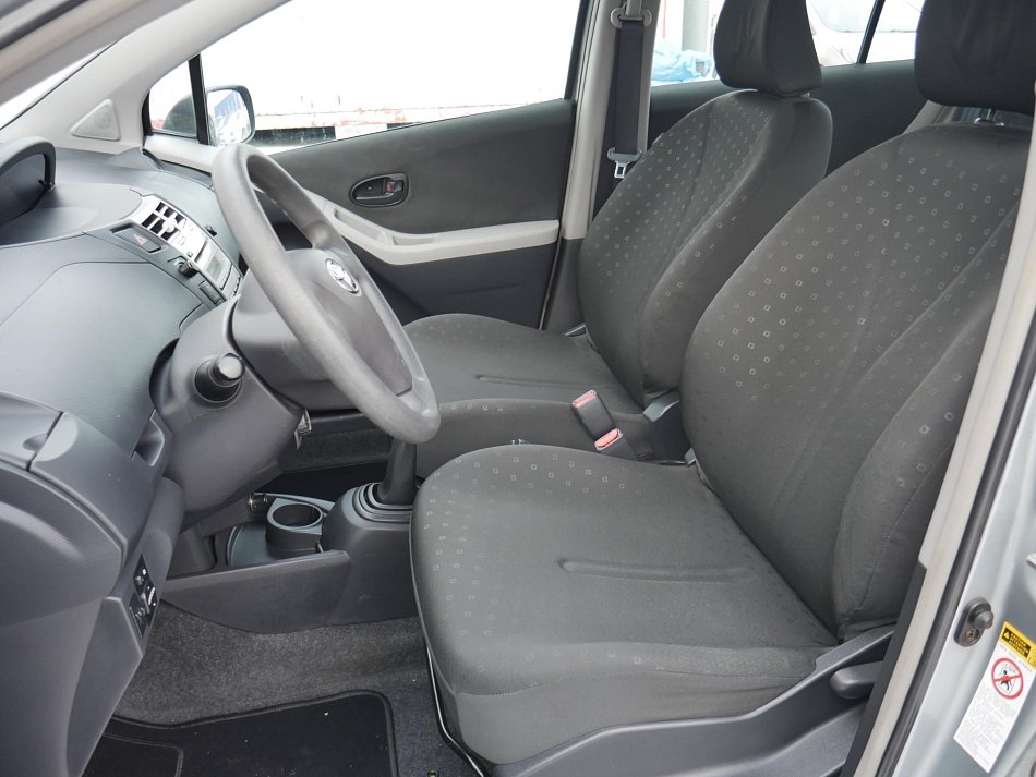 Toyota Yaris 1.3i 