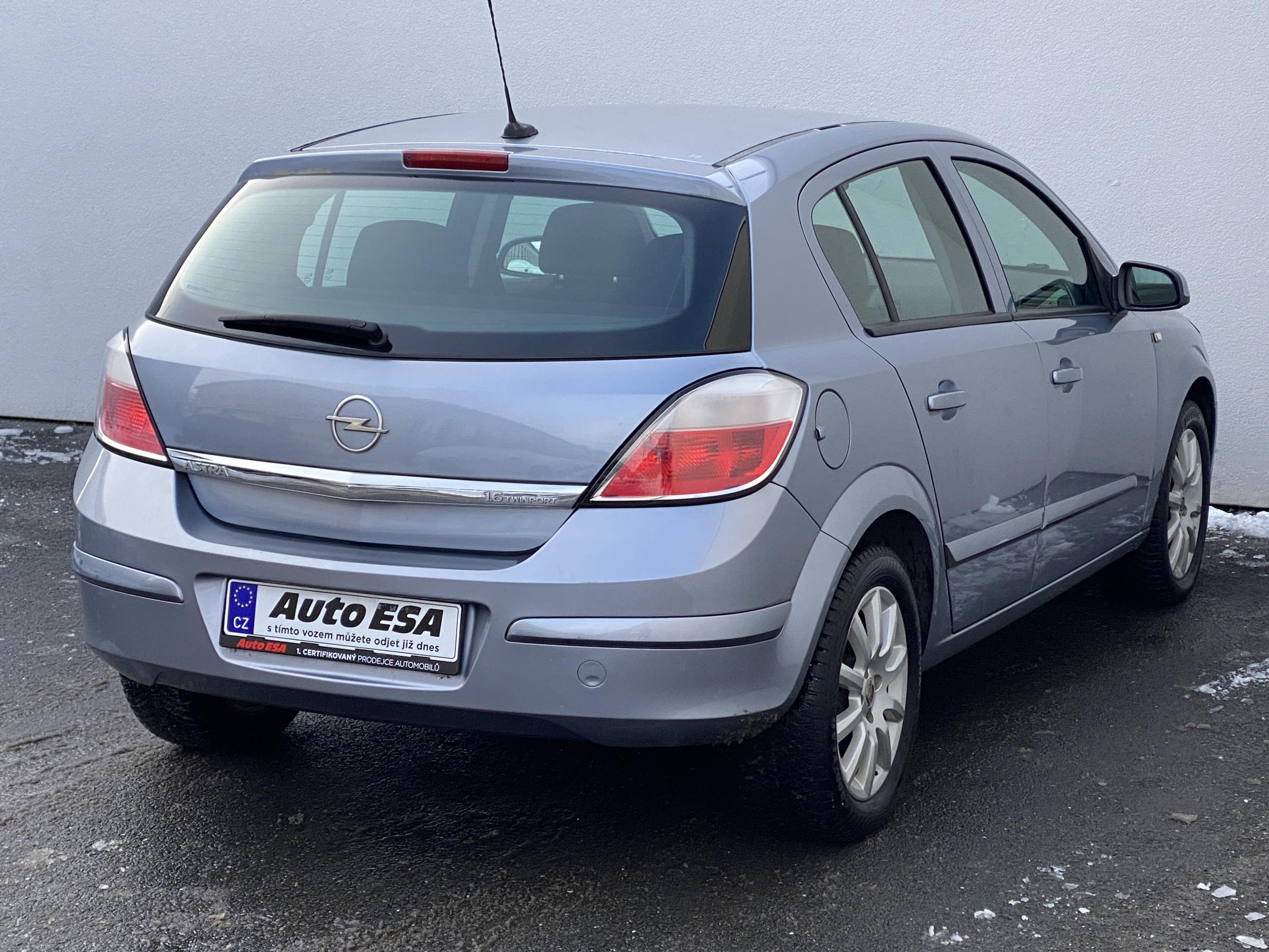 Opel Astra, 2006 - pohled č. 5