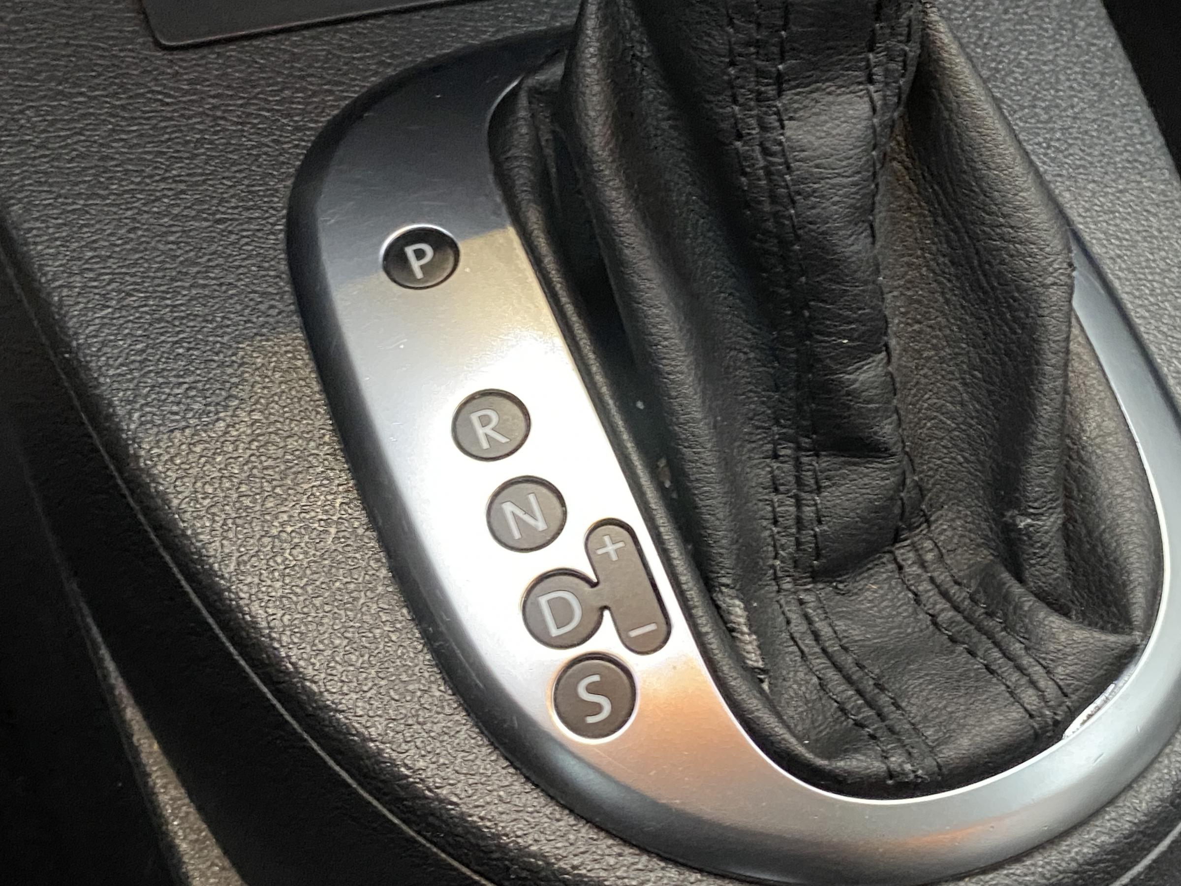 Volkswagen Touran, 2010 - pohled č. 14