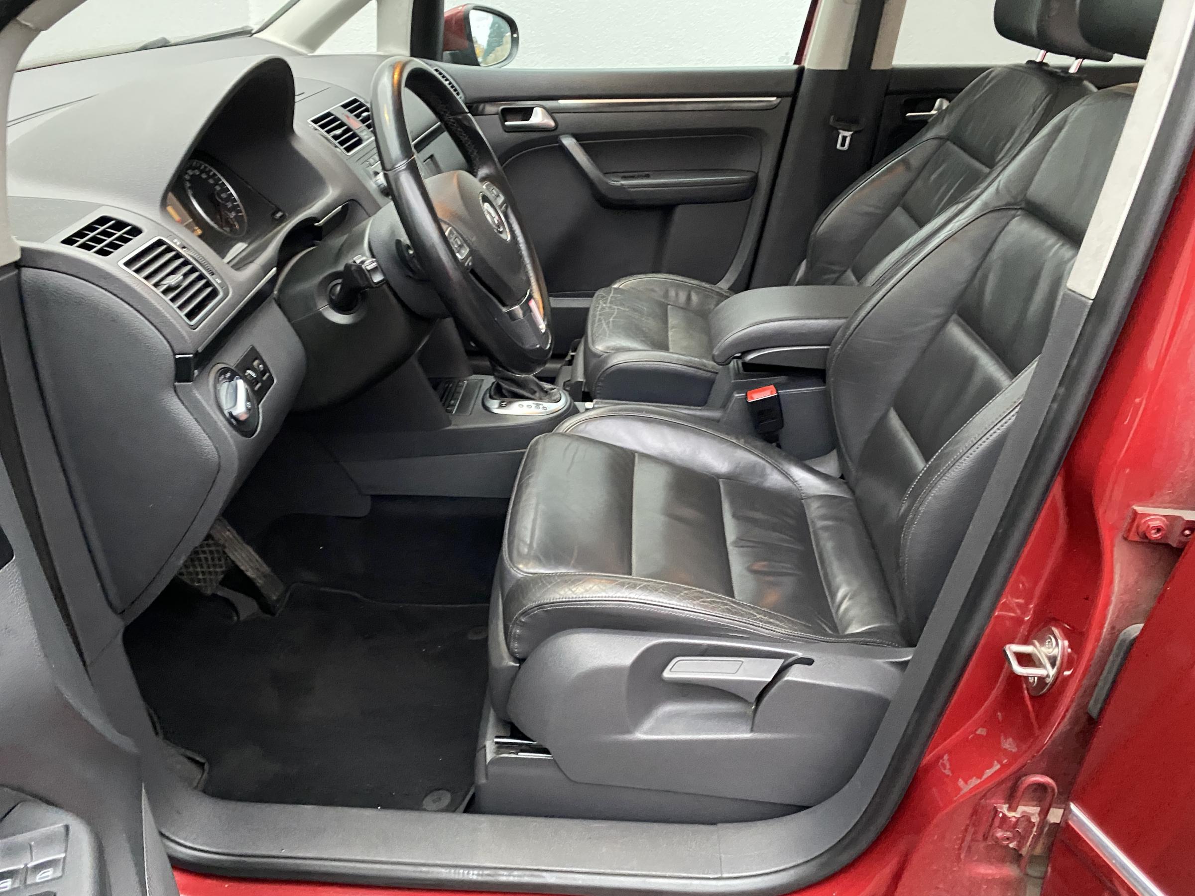 Volkswagen Touran, 2010 - pohled č. 9