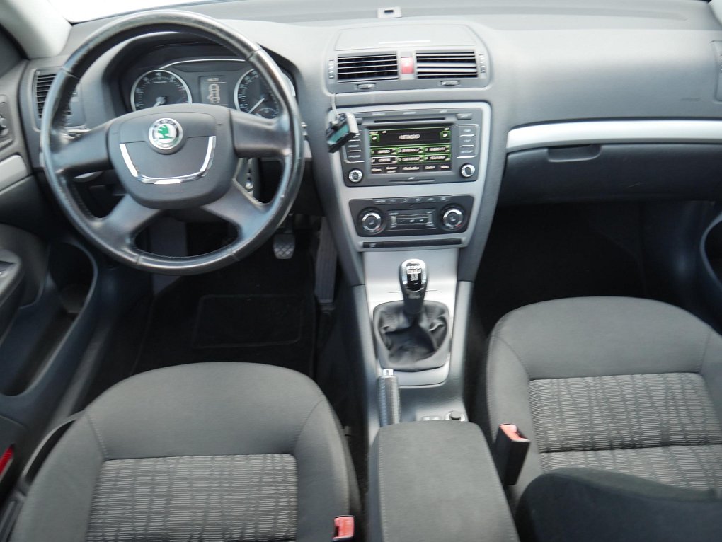 Škoda Octavia II 1.6MPi Elegance