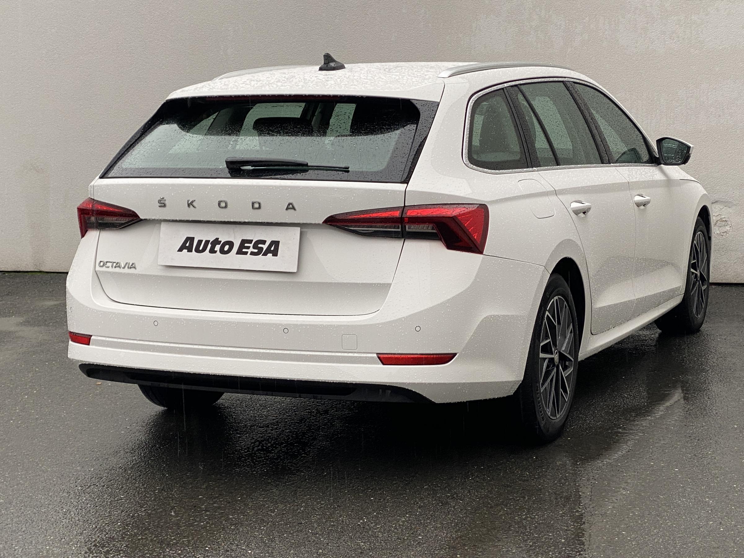 Škoda Octavia IV, 2021 - pohled č. 4