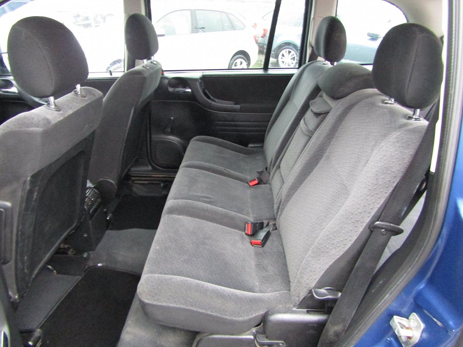 Opel Zafira 1.8 i  7míst