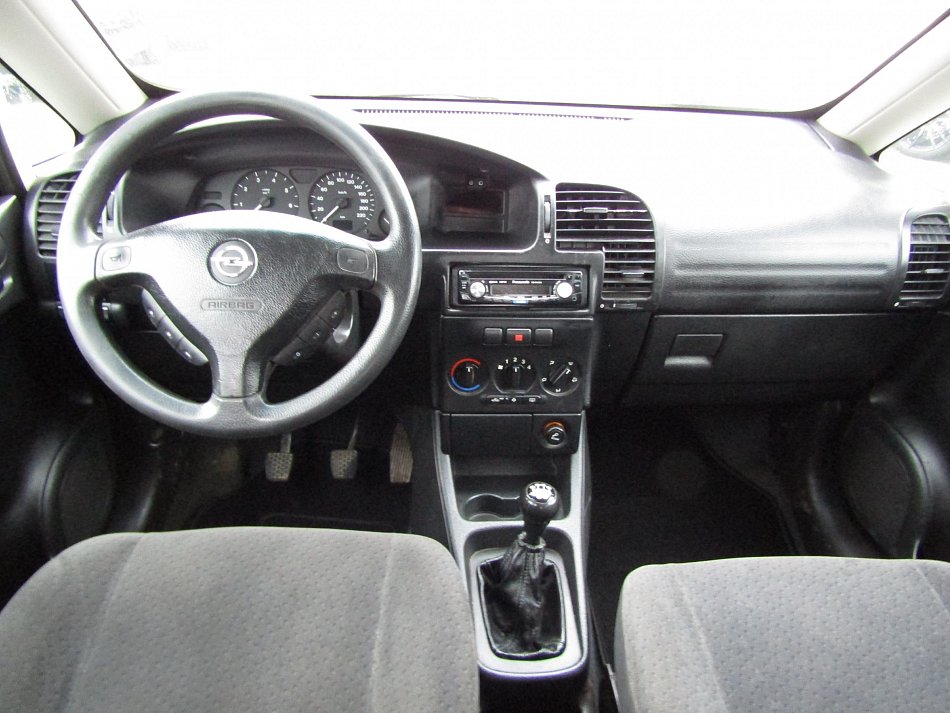 Opel Zafira 1.8 i  7míst