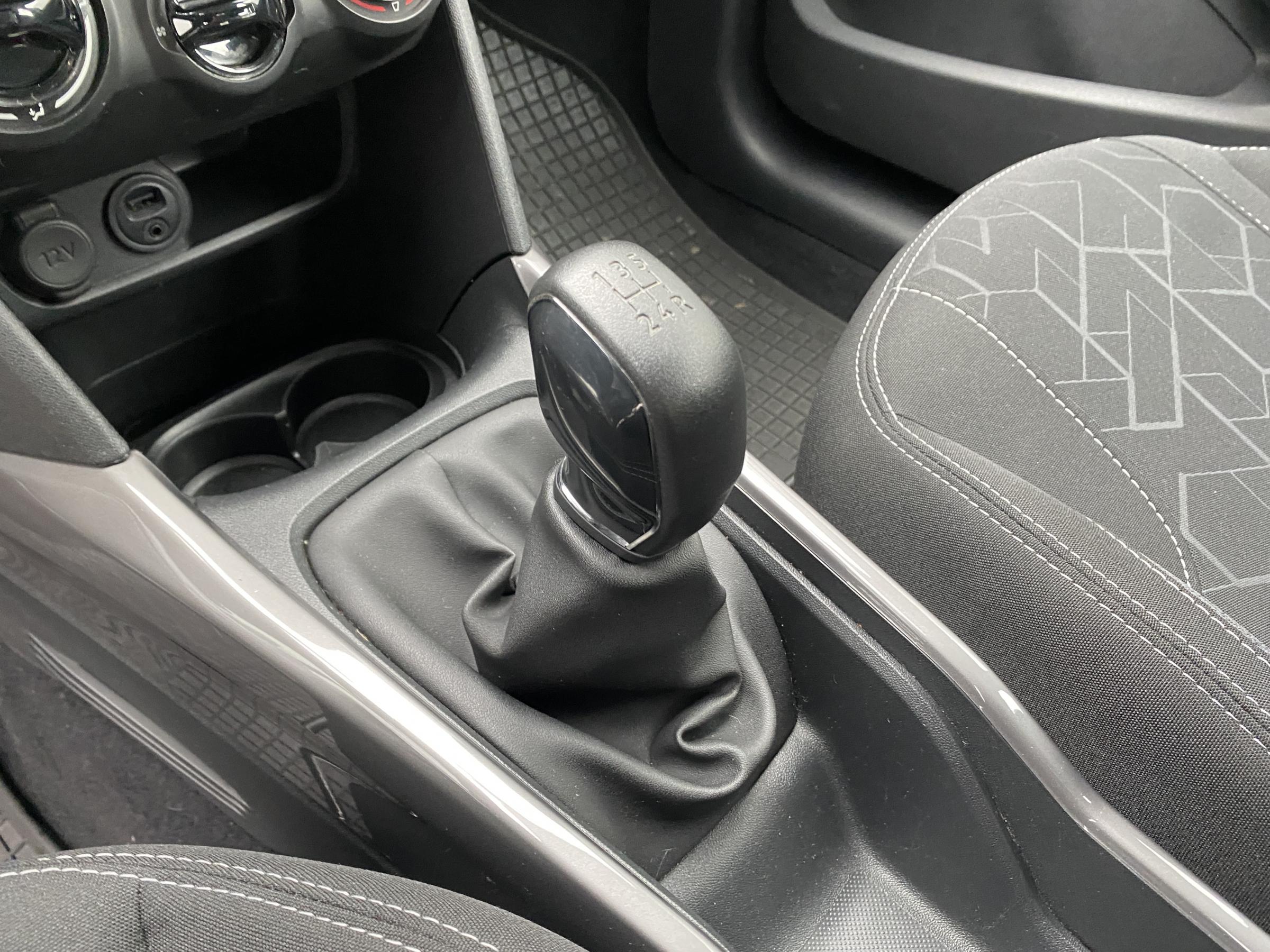 Peugeot 2008, 2018 - pohled č. 14