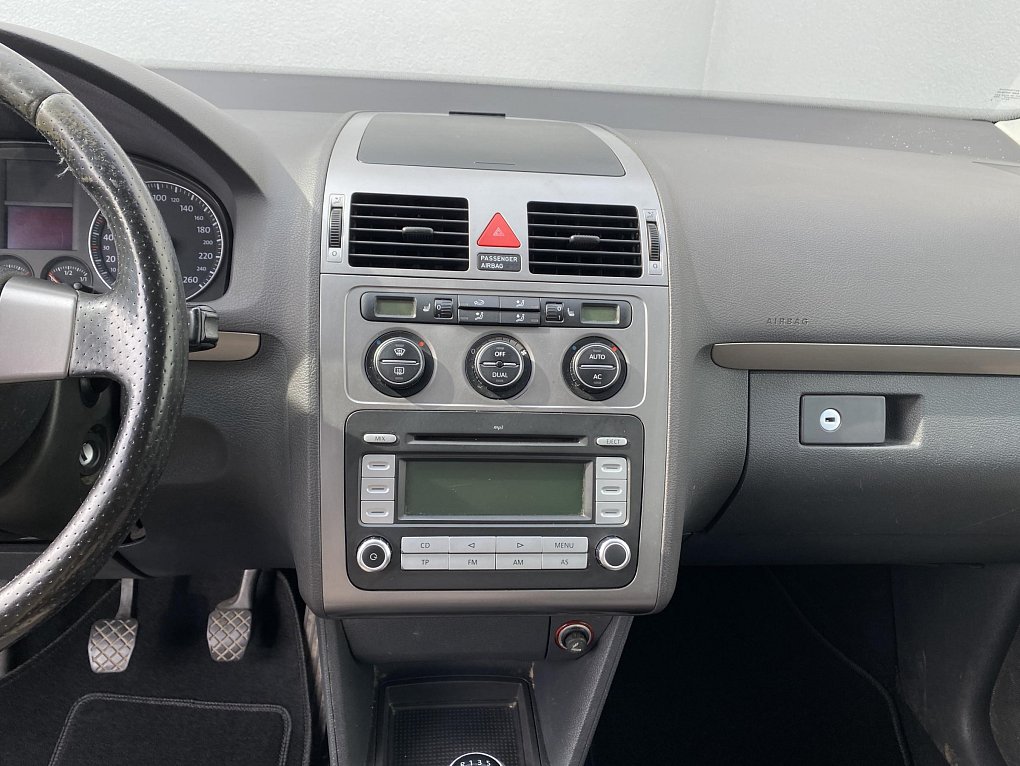 Volkswagen Touran 1.4TSi CROSS