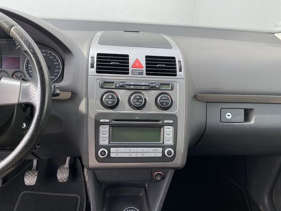 Volkswagen Touran 1.4TSi CROSS