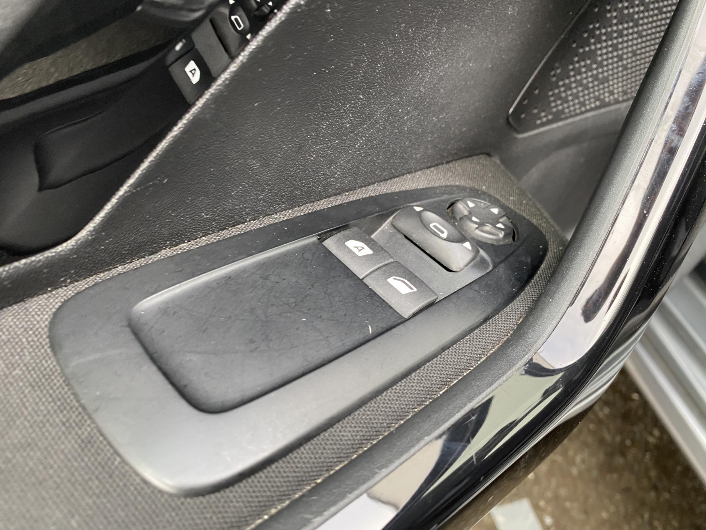 Peugeot 208, 2017 - pohled č. 13