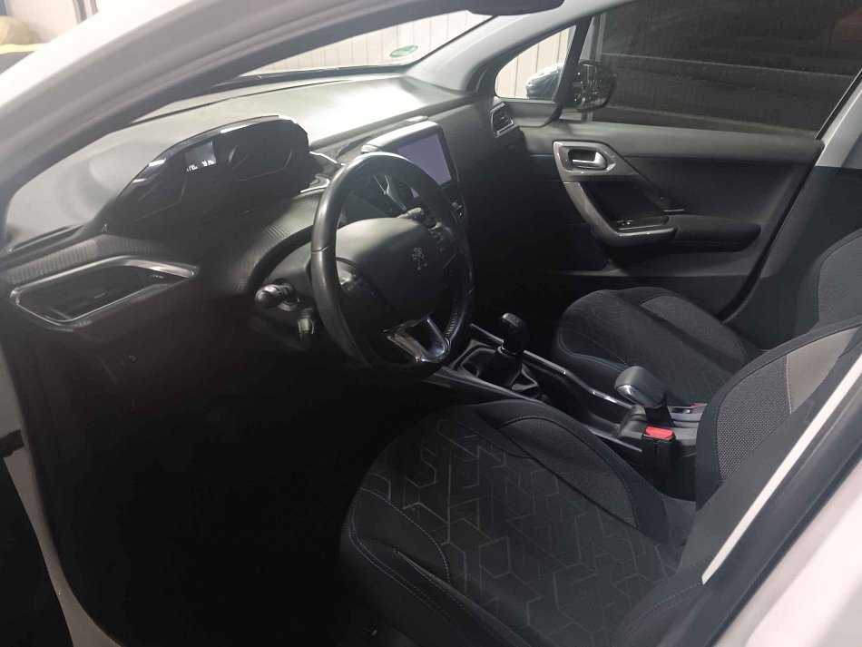 Peugeot 2008 1.2PT 