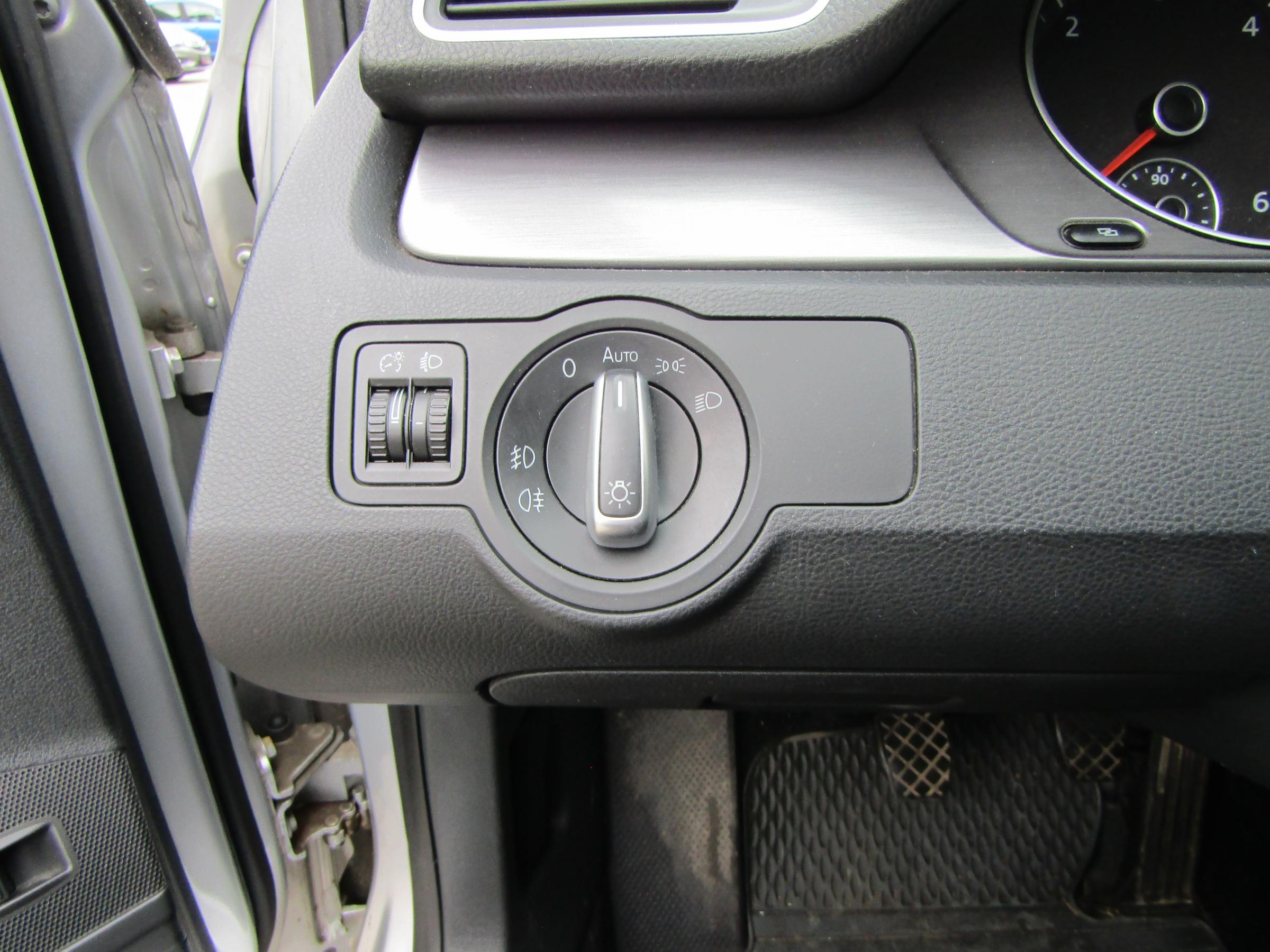 Volkswagen Passat, 2011 - pohled č. 14