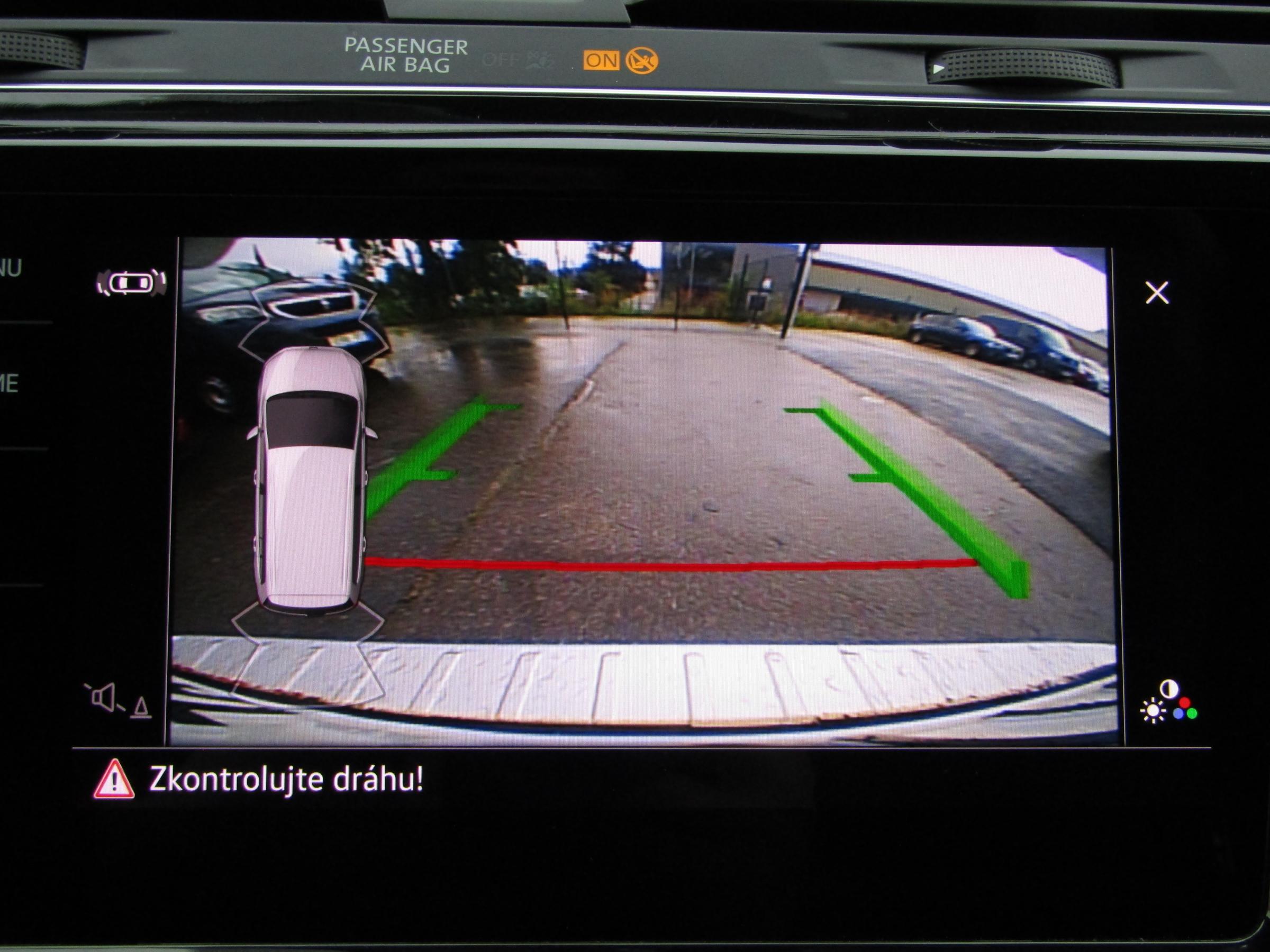 Volkswagen Touran, 2017 - pohled č. 16