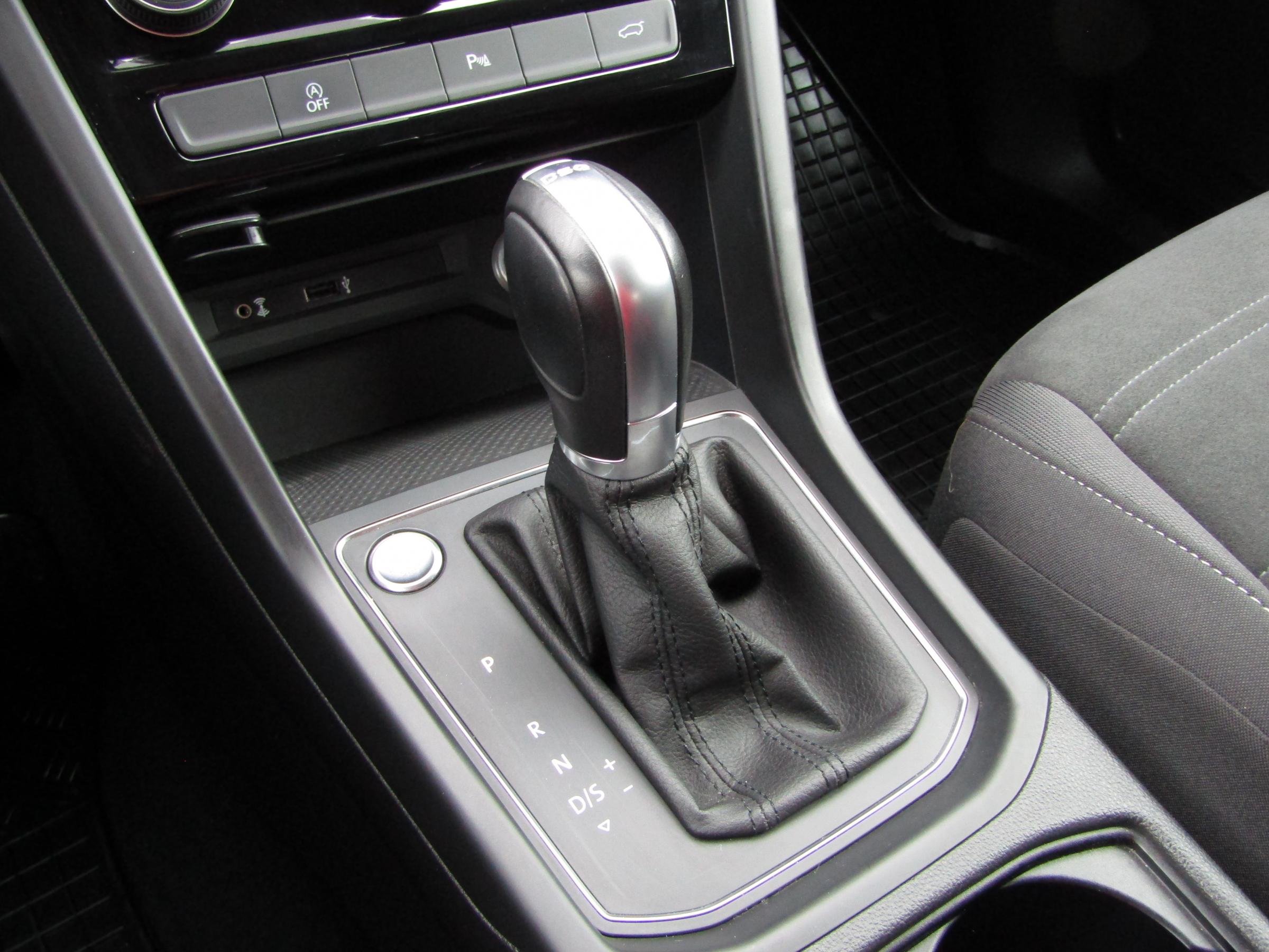 Volkswagen Touran, 2017 - pohled č. 18