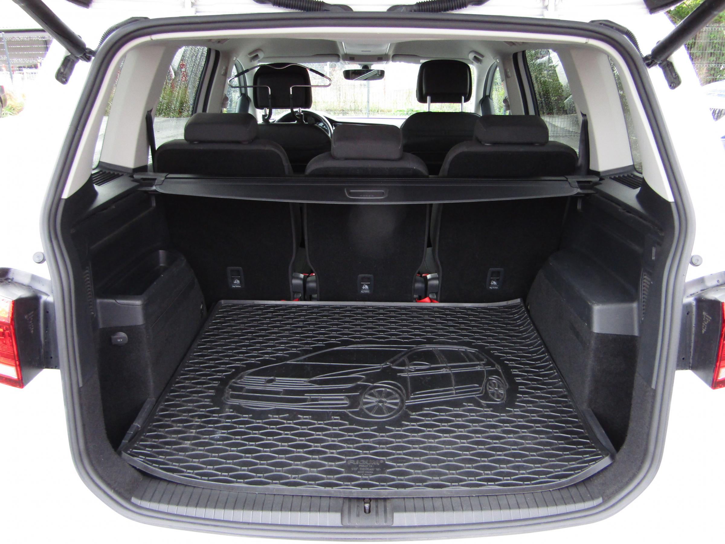 Volkswagen Touran, 2017 - pohled č. 7