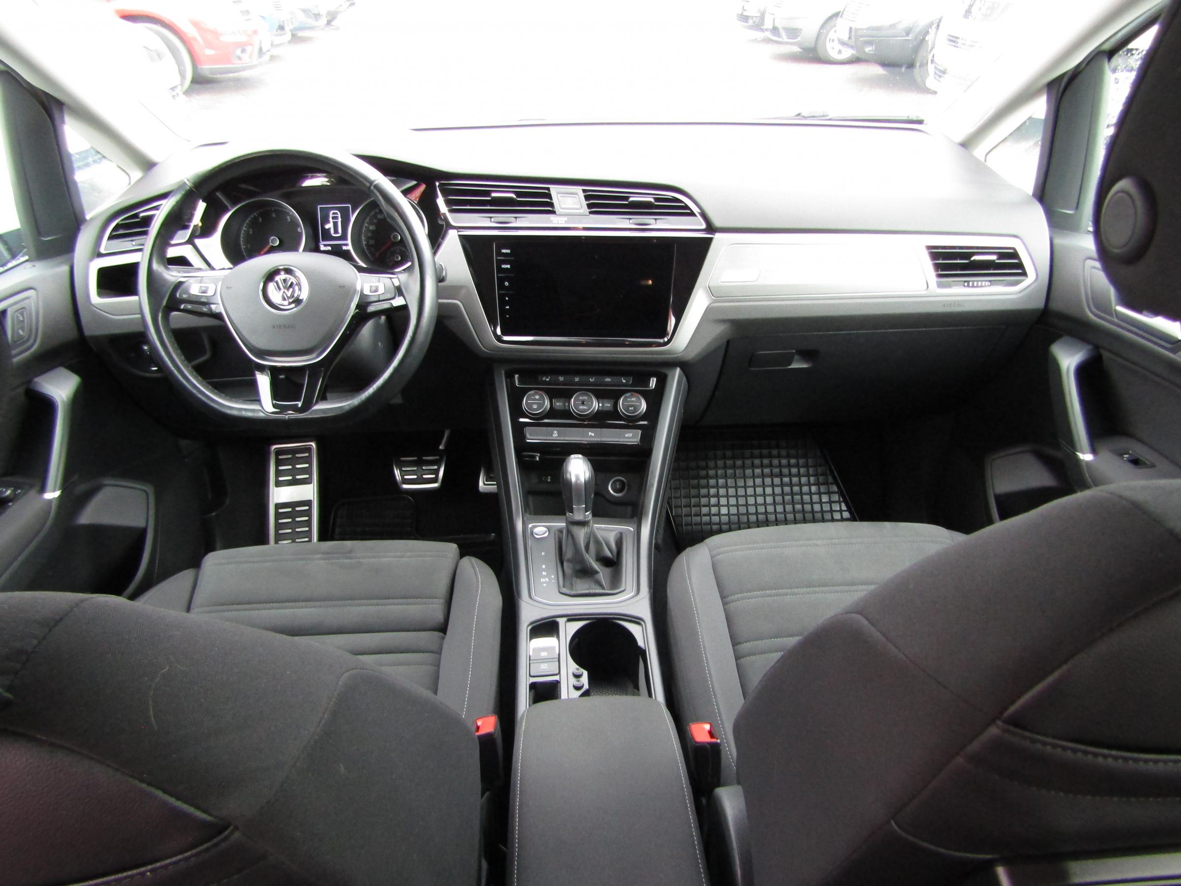 Volkswagen Touran, 2017 - pohled č. 8