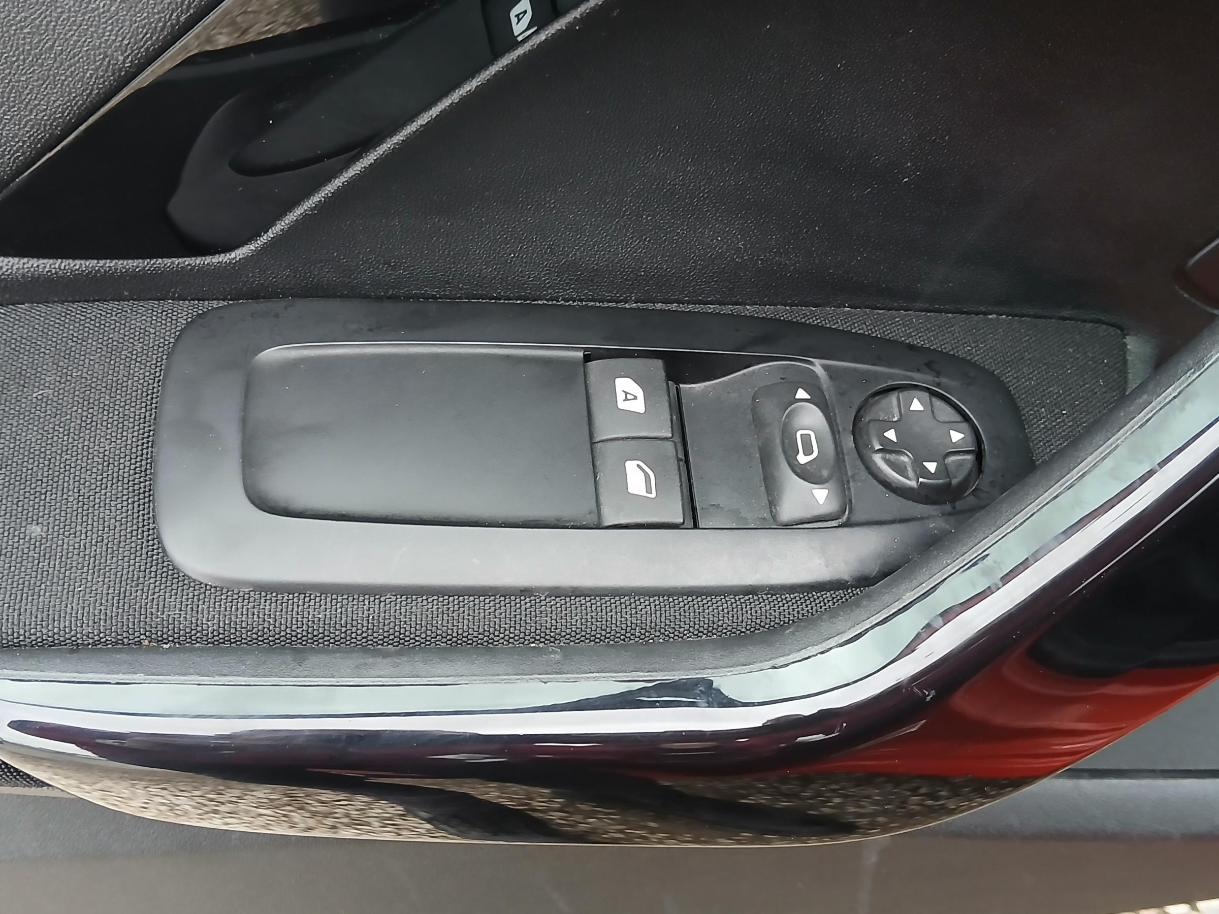 Peugeot 208, 2019 - pohled č. 11